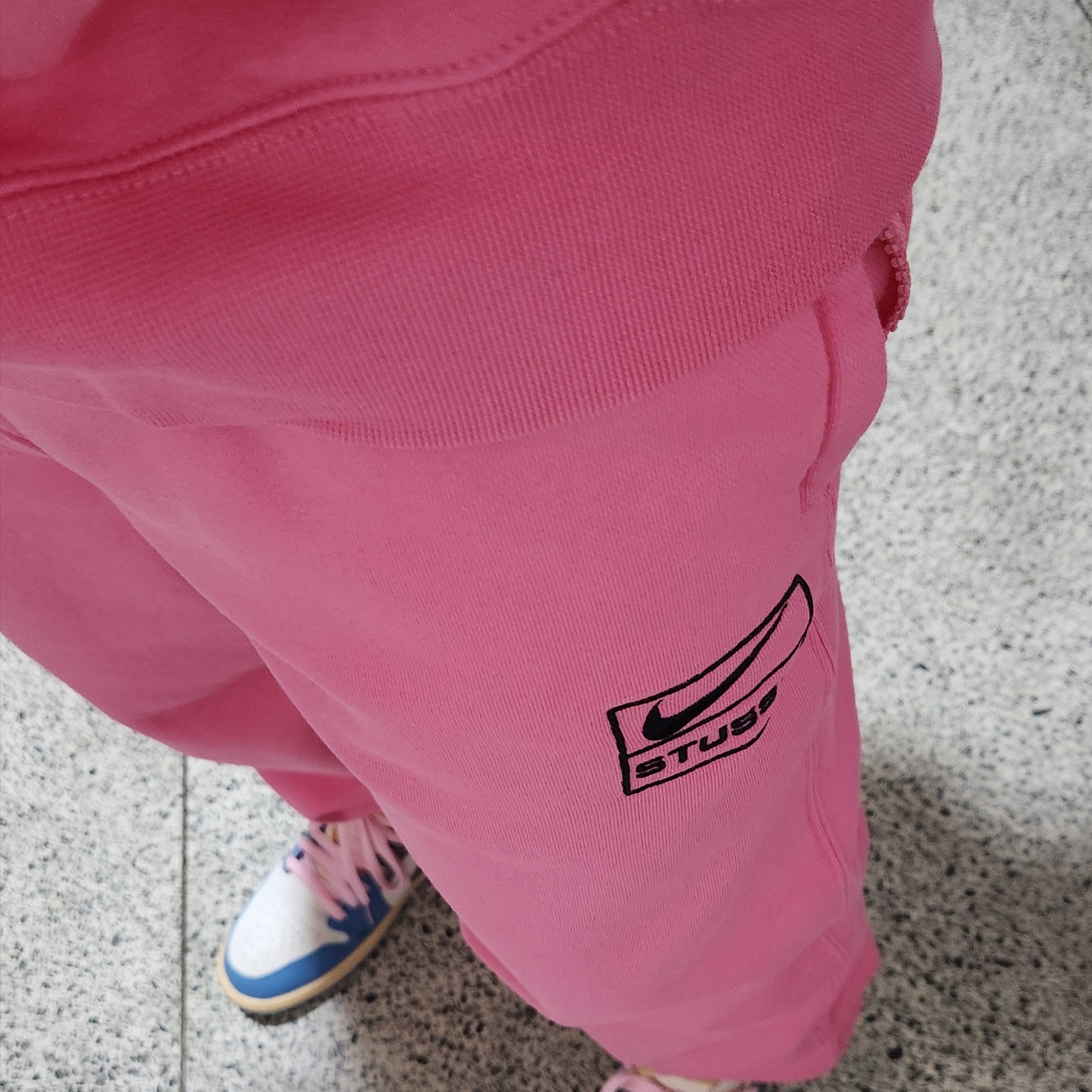 Nike x Stussy NRG Washed Fleece Pants Lotus PInk (DO5296-670) 착용 스타일