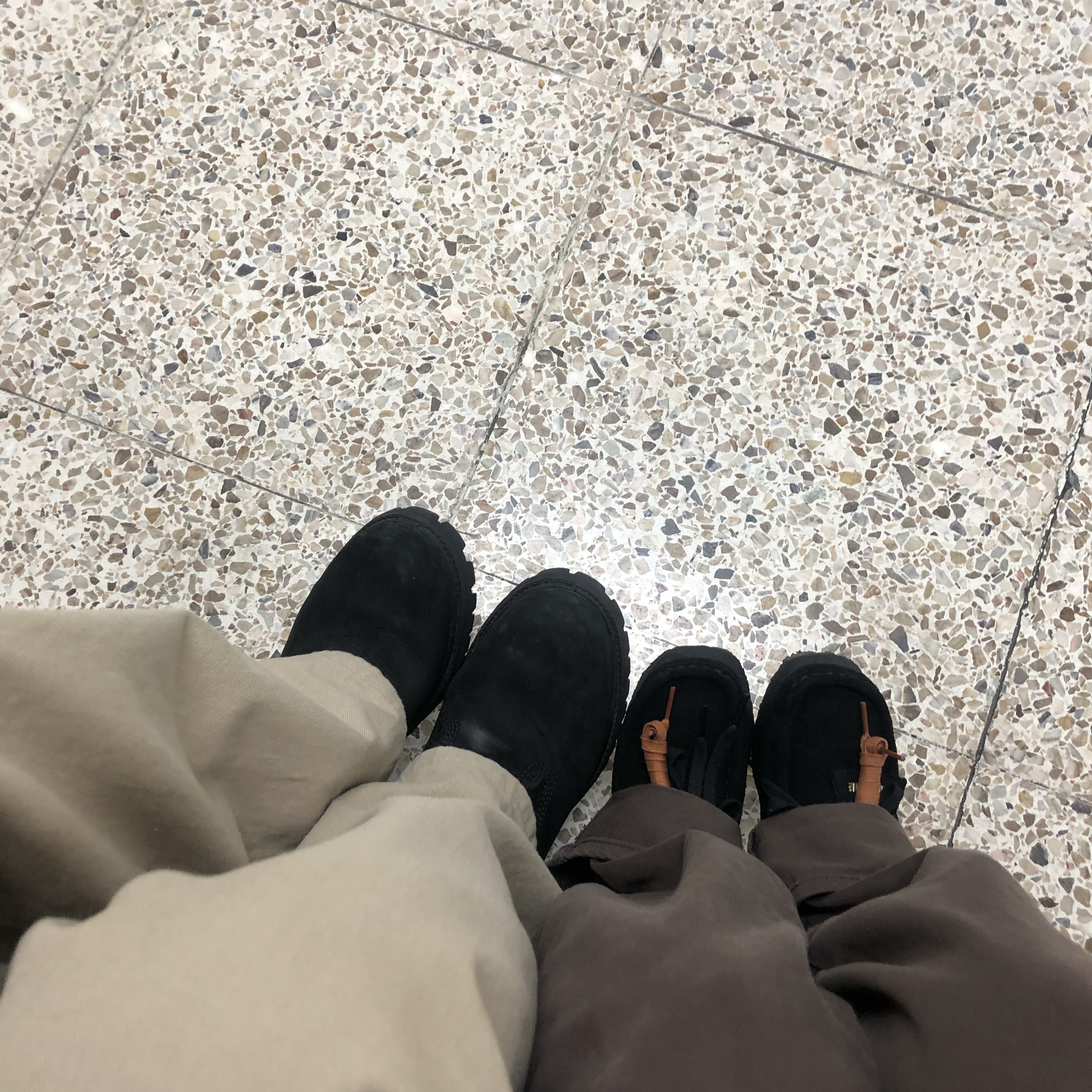 (W) Clarks Wallabee Black Suede, Timberland Premium 6 inch Waterproof Boot Black Nubuck - Wide 착용 스타일 - 2