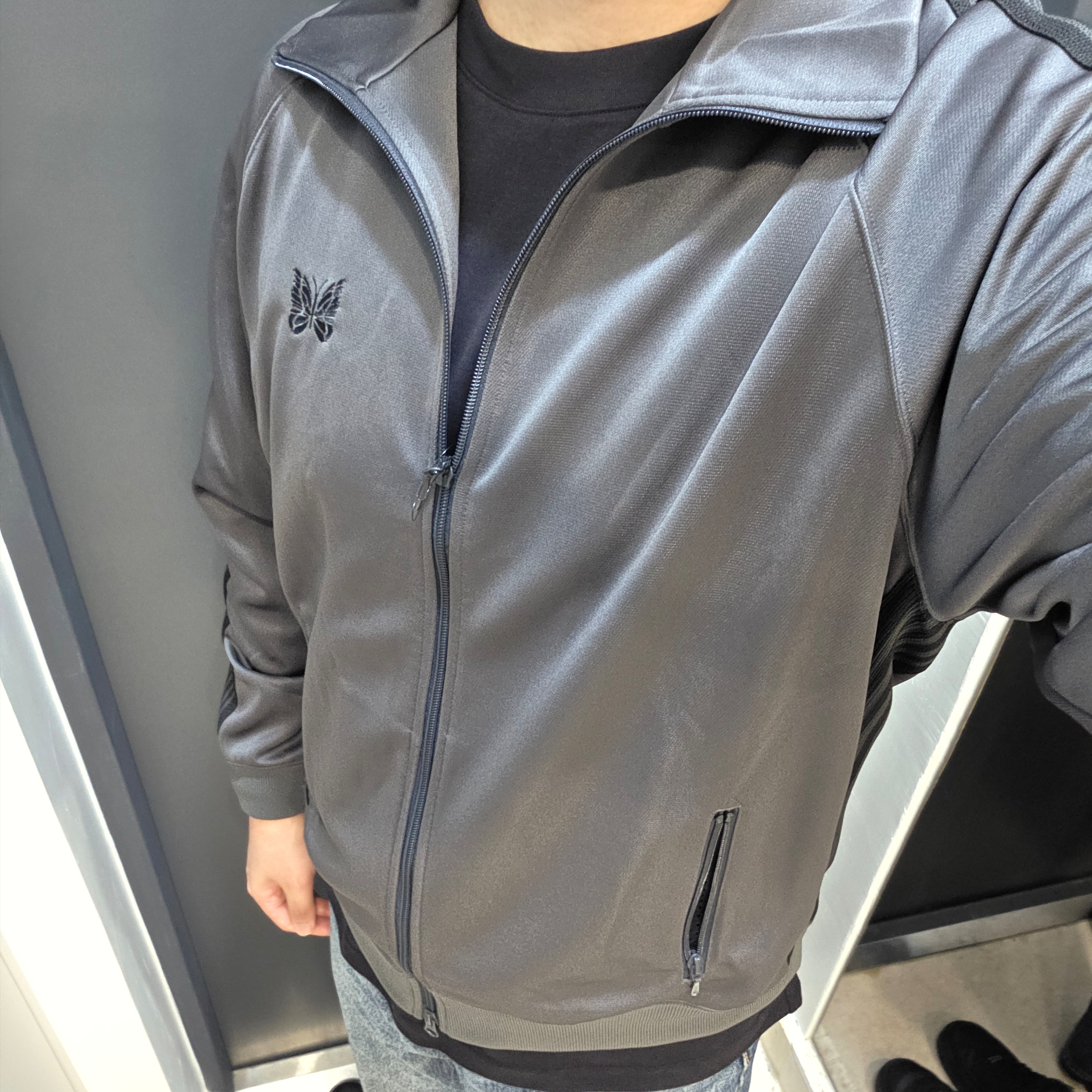 Needles Track Jacket Poly Smooth Charcoal, Levi's 568 Loose Straight Jeans Medium Indigo 착용 스타일 - 1