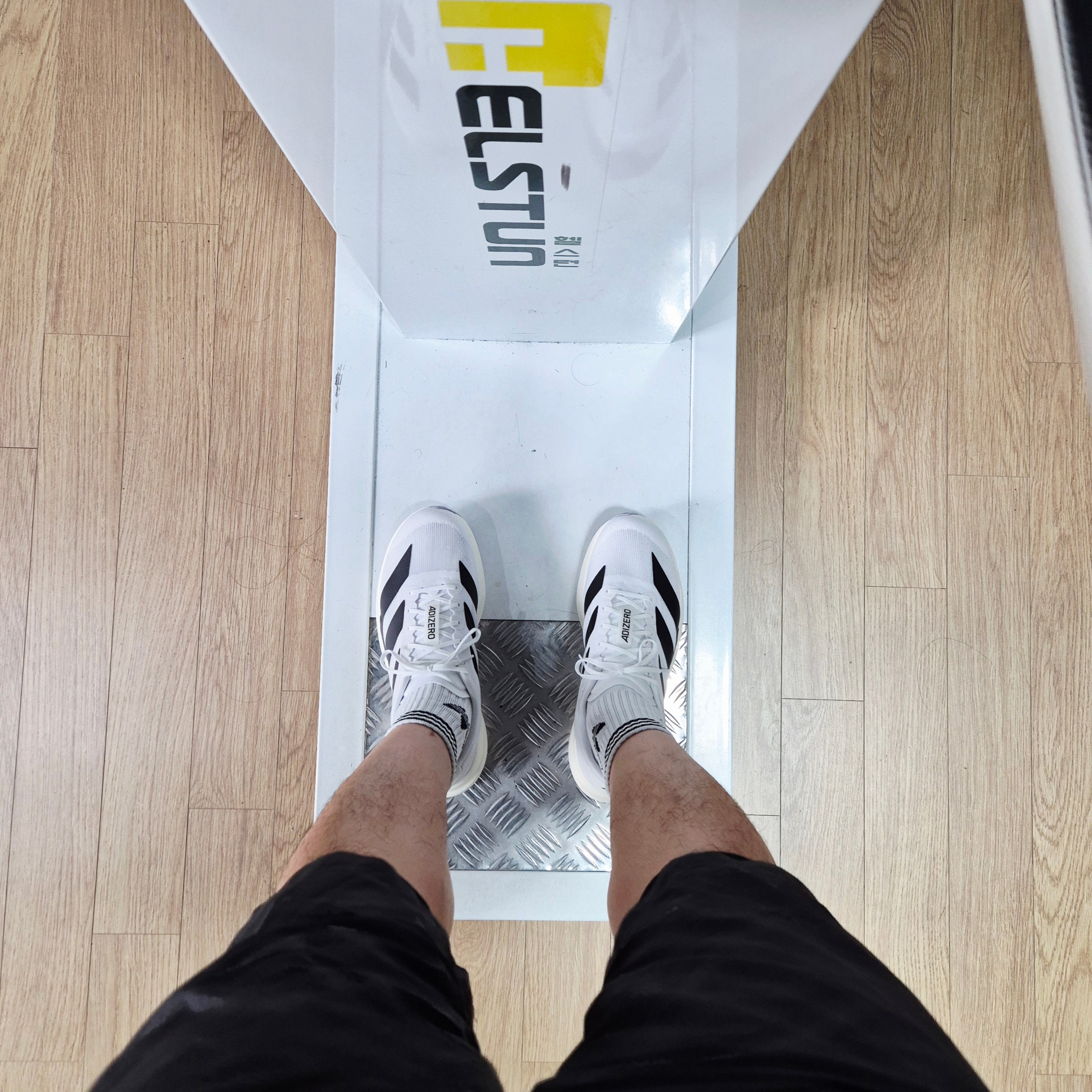 Adidas Adizero EVO SL Cloud White Core Black 착용 스타일
