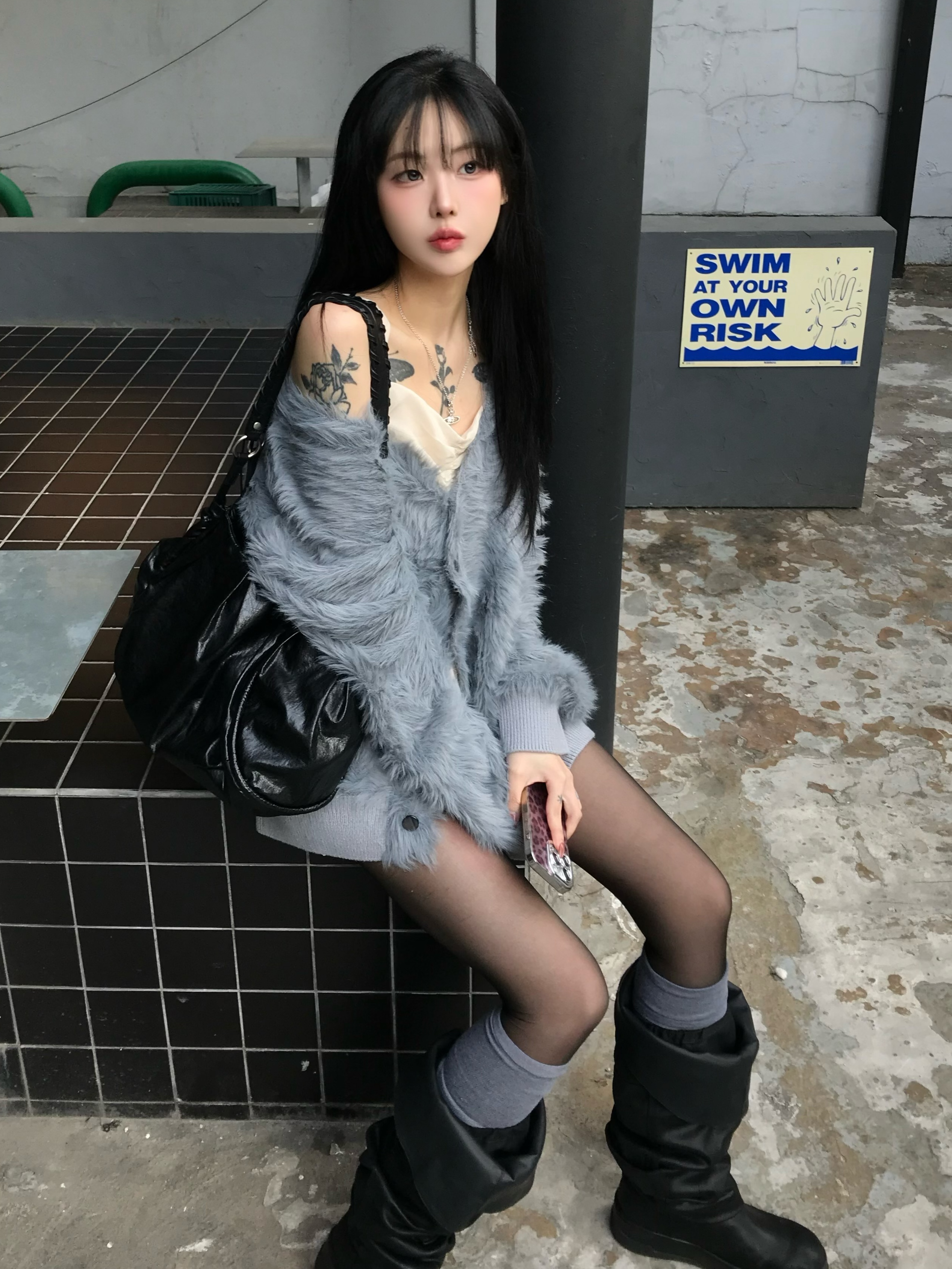 PHOS333 Hairy Cardigan Blue Grey, PHOS333 Hairy Cardigan Beige 착용 스타일 - 4