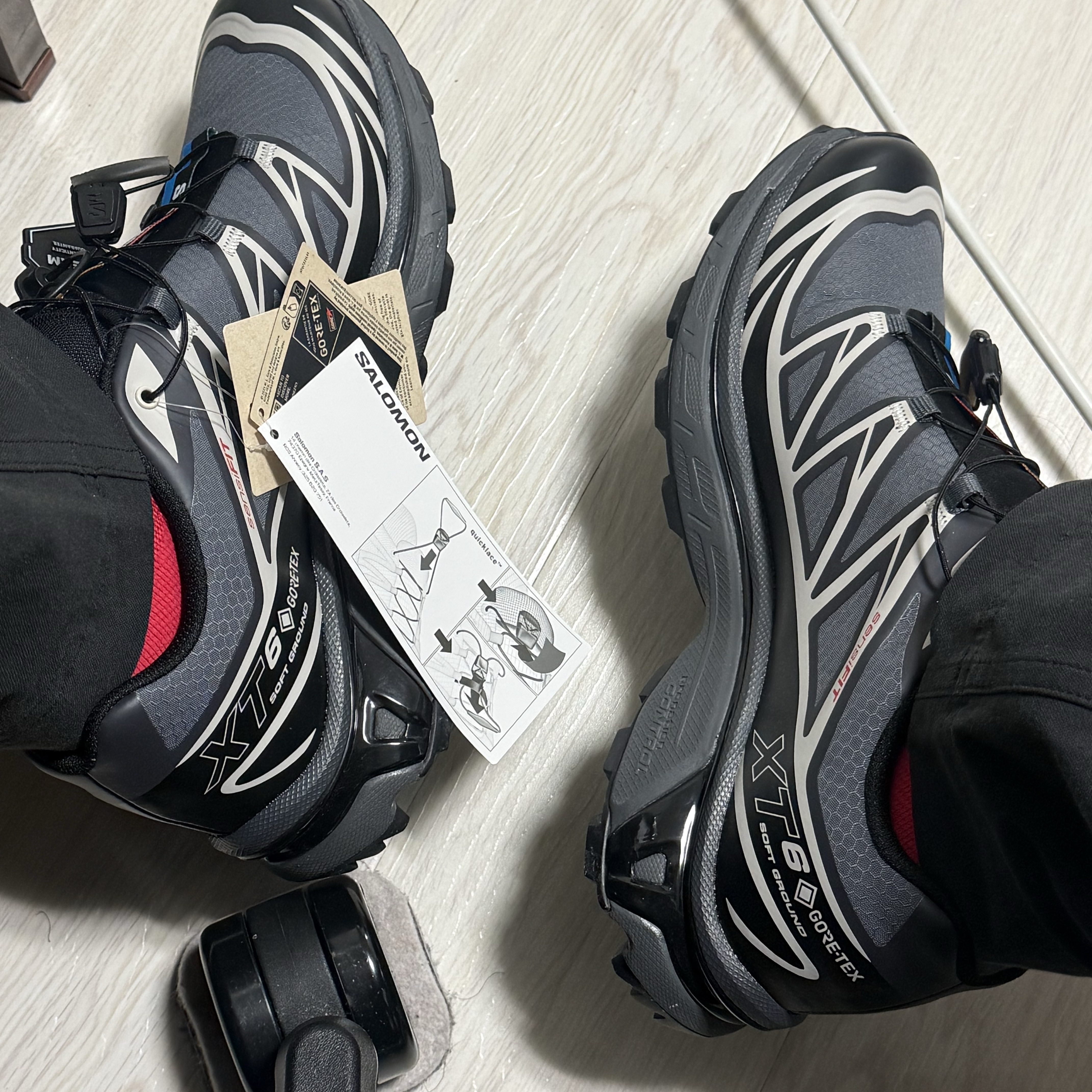 Salomon XT-6 Gore-Tex Black Ebony, Arc'teryx Cronin Cotton Pants Black 착용 스타일 - 1