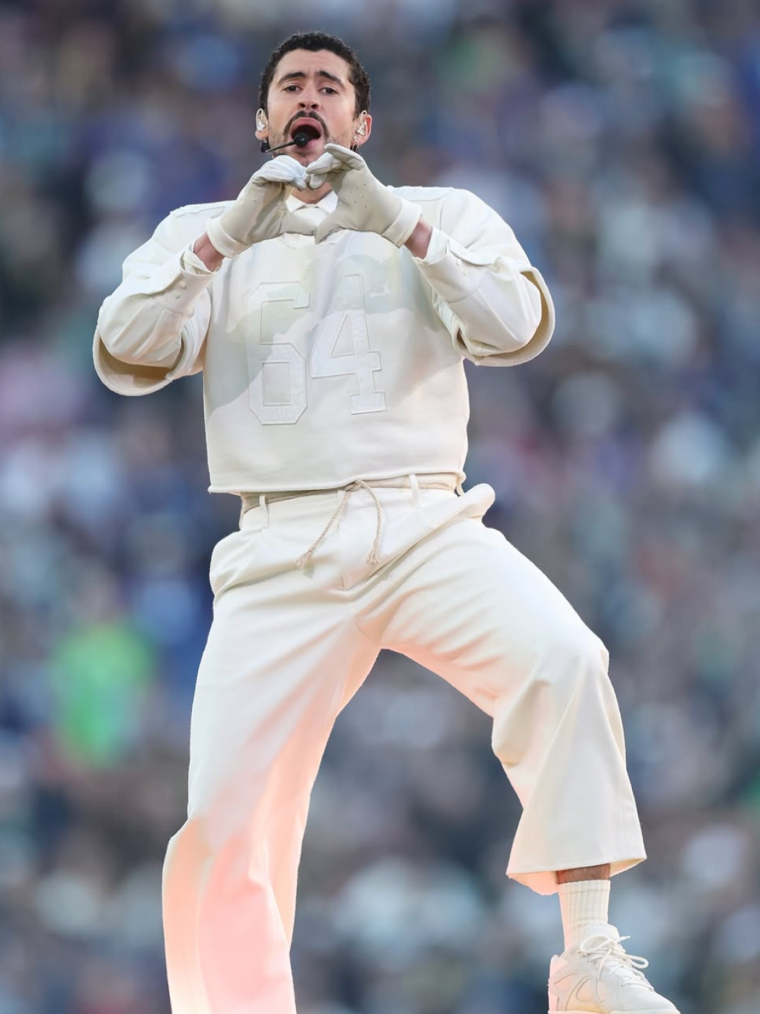Adidas x Bad Bunny BadBo 1.0 Chalk White Talc, Adidas x Bad Bunny BadBo 1.0 Earth Strata Off White 착용 스타일 - 3