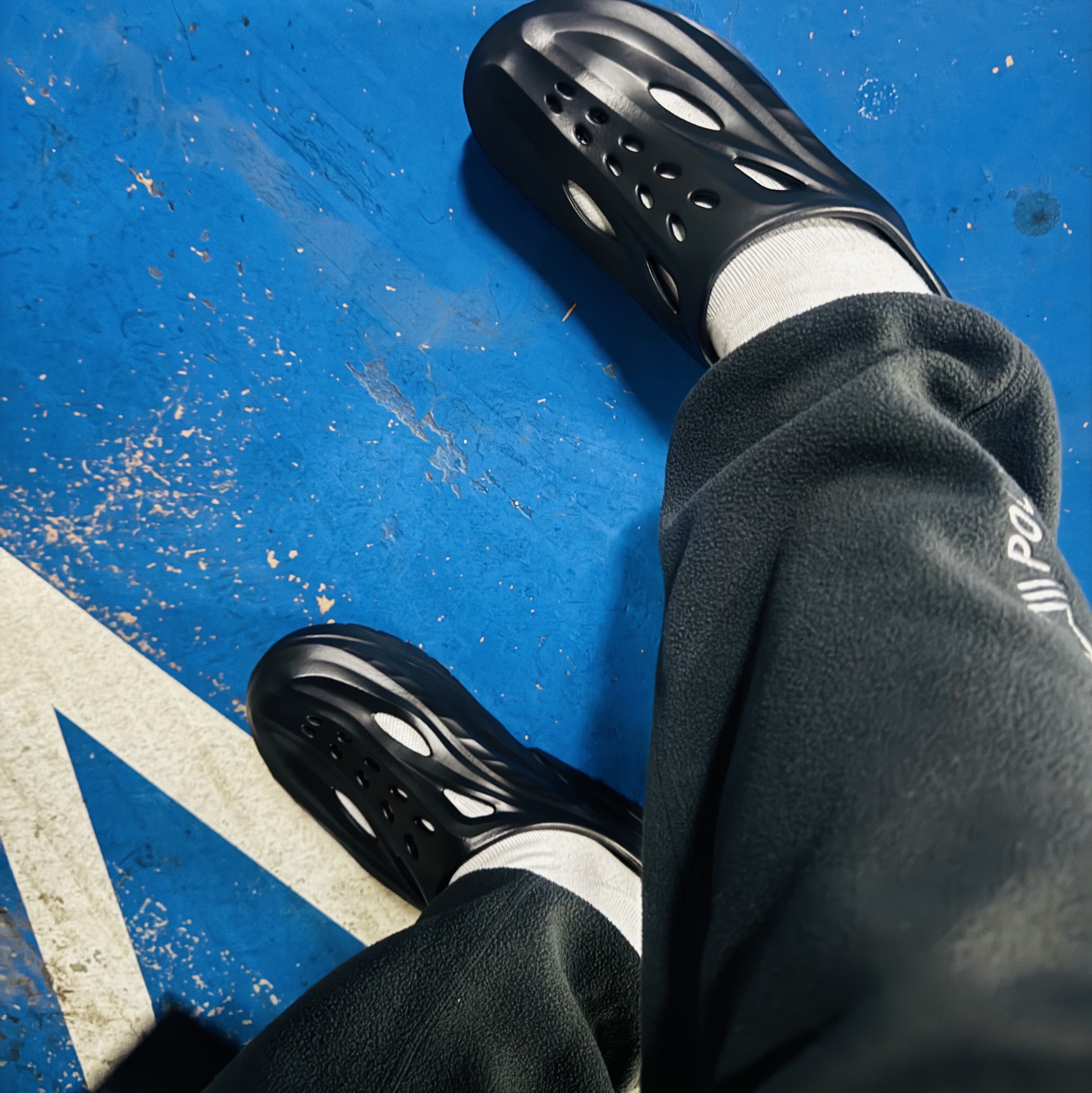 Hoka Ora Recovery Mule Black, Nike ACG Polartec Wolf Tree Pants Anthracite Black - Asia 착용 스타일