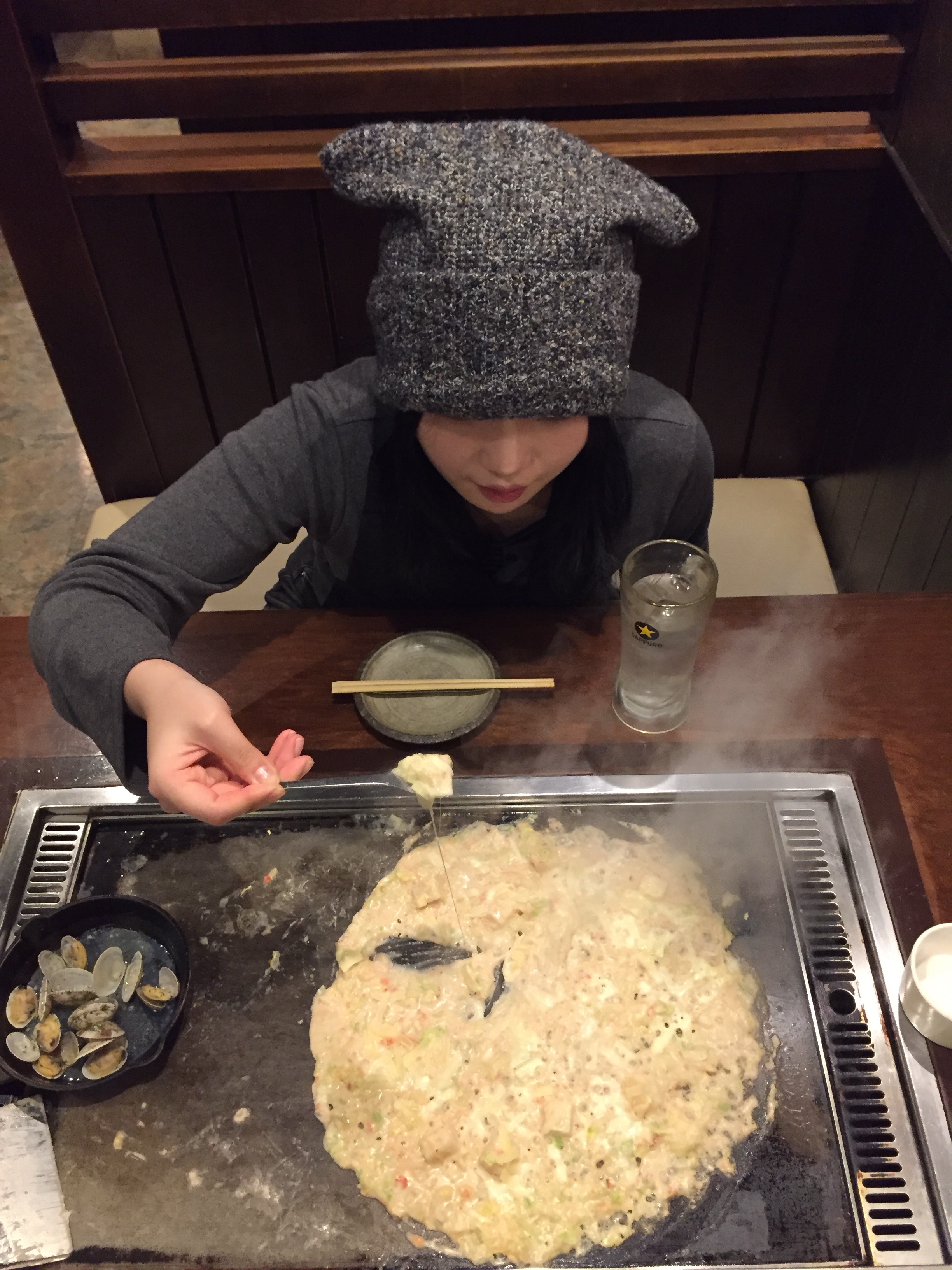COYSEIO Wide Cat Beanie Grey 착용 스타일