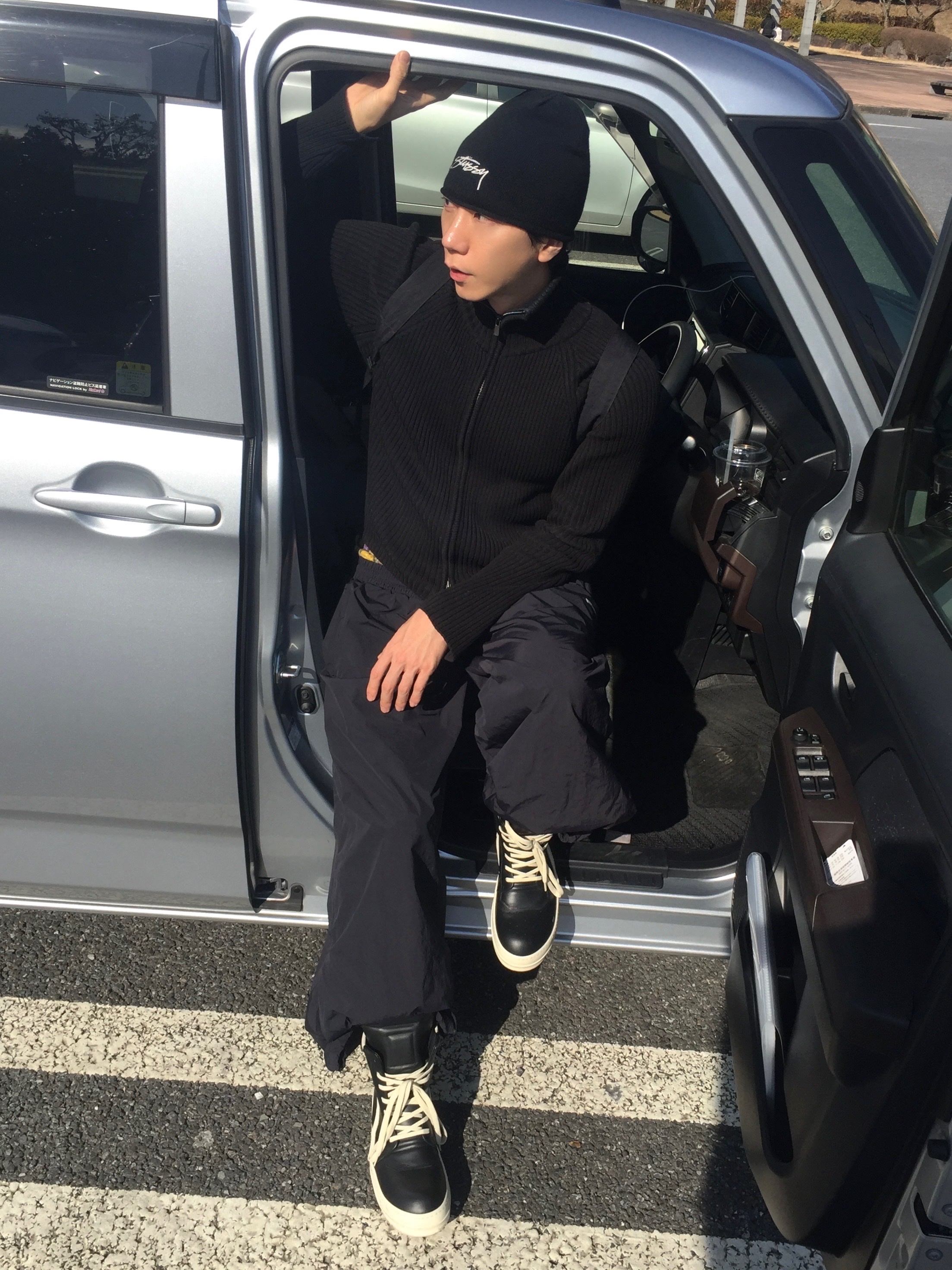 Rick Owens Geobasket Sneakers Black Milk, Rick Owens Hollywood Mega Bumper Geobasket in Full Grain Calf Leather Black Milk 착용 스타일 - 3