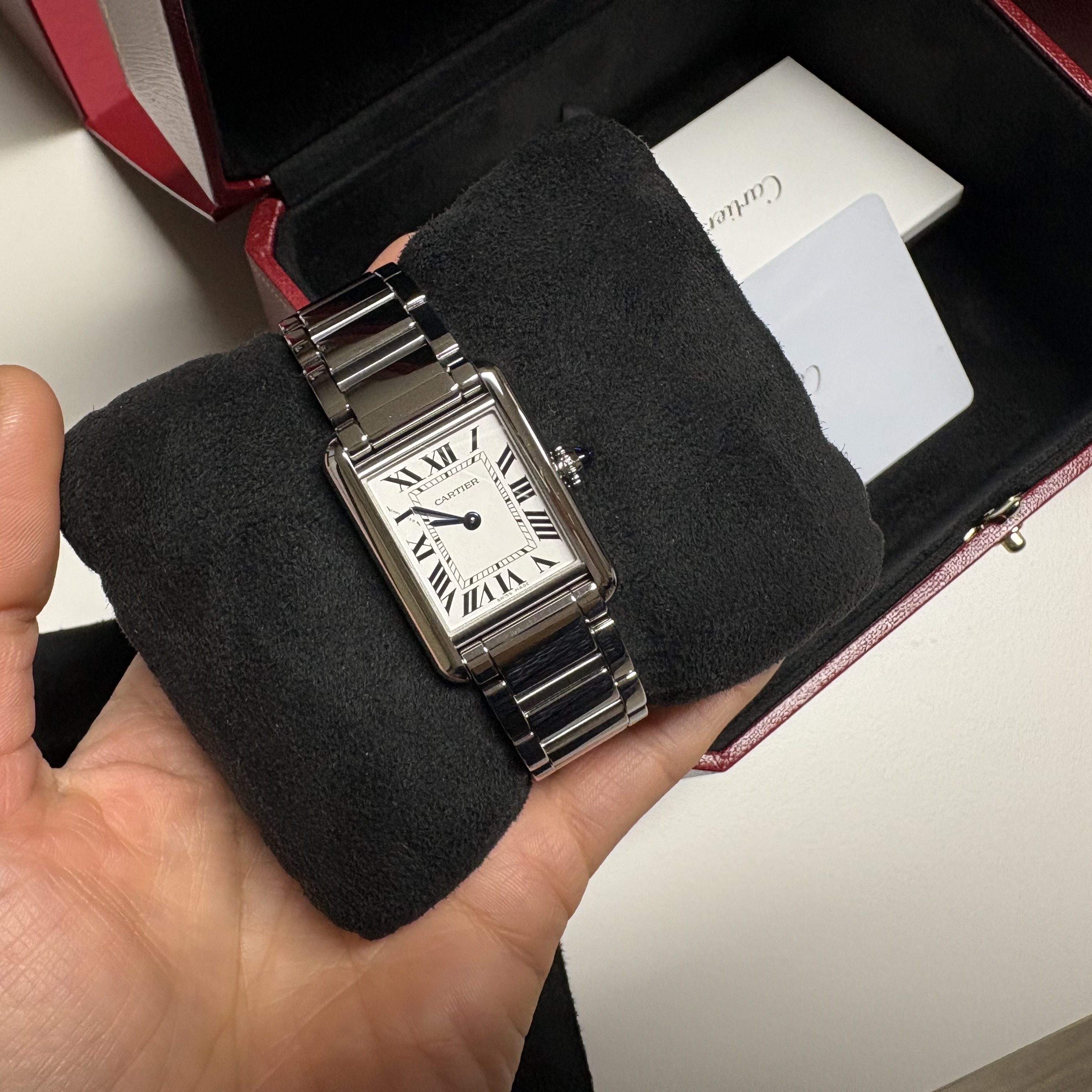 Cartier Tank Must Watch Small Quartz Steel Bracelet Steel 착용 스타일