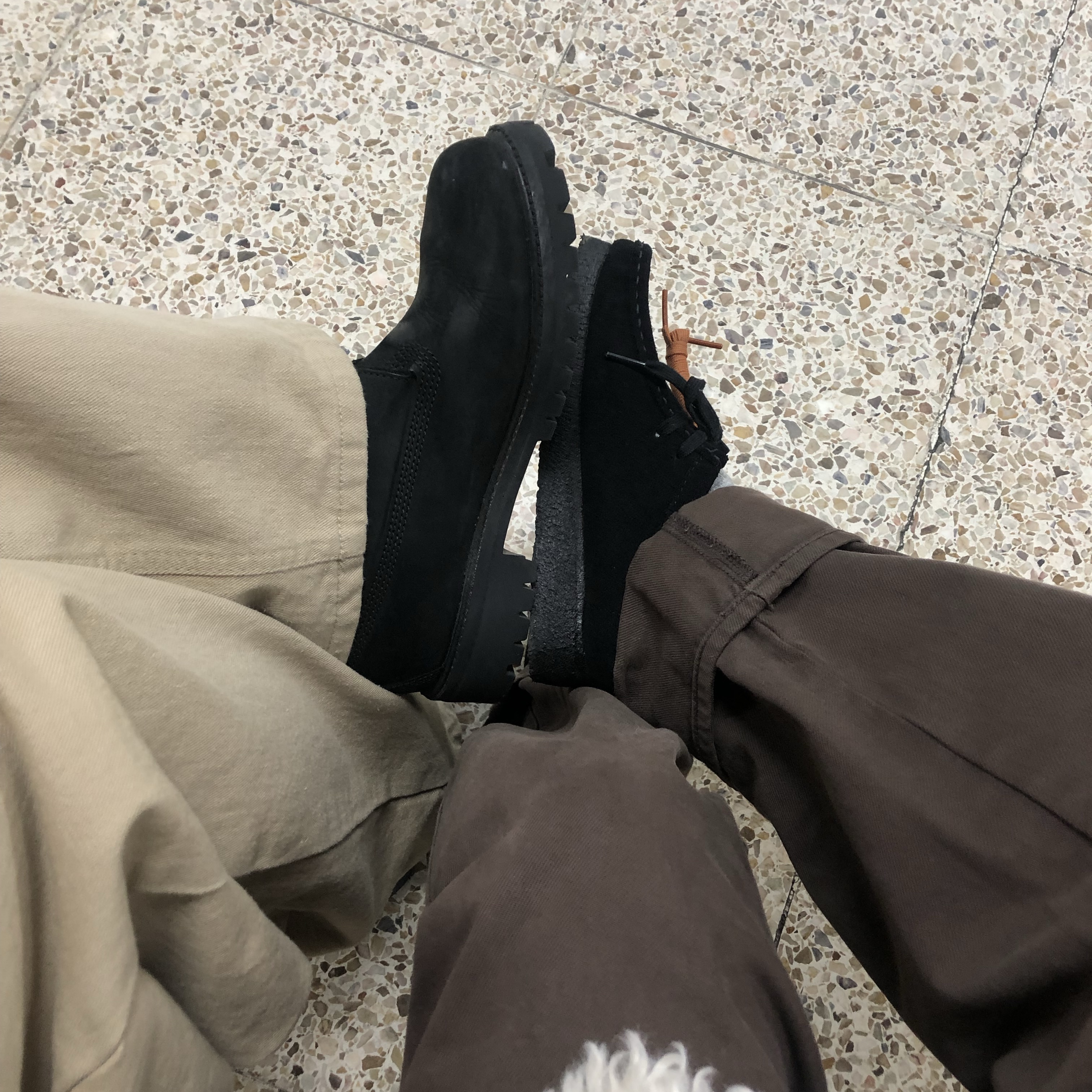 (W) Clarks Wallabee Black Suede, Timberland Premium 6 inch Waterproof Boot Black Nubuck - Wide 착용 스타일 - 1