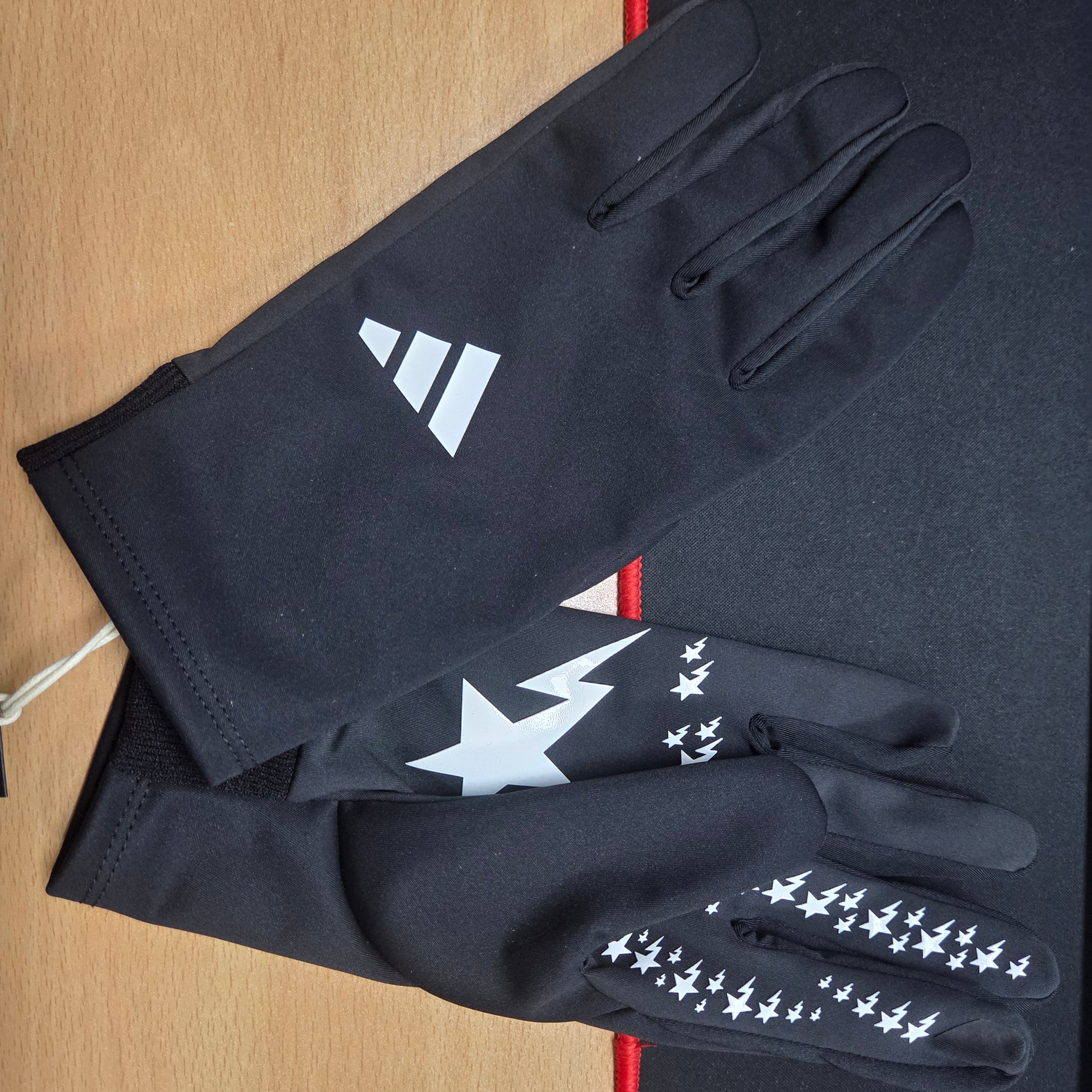 Adidas x BAPE Camo Gloves Black 착용 스타일 - 2