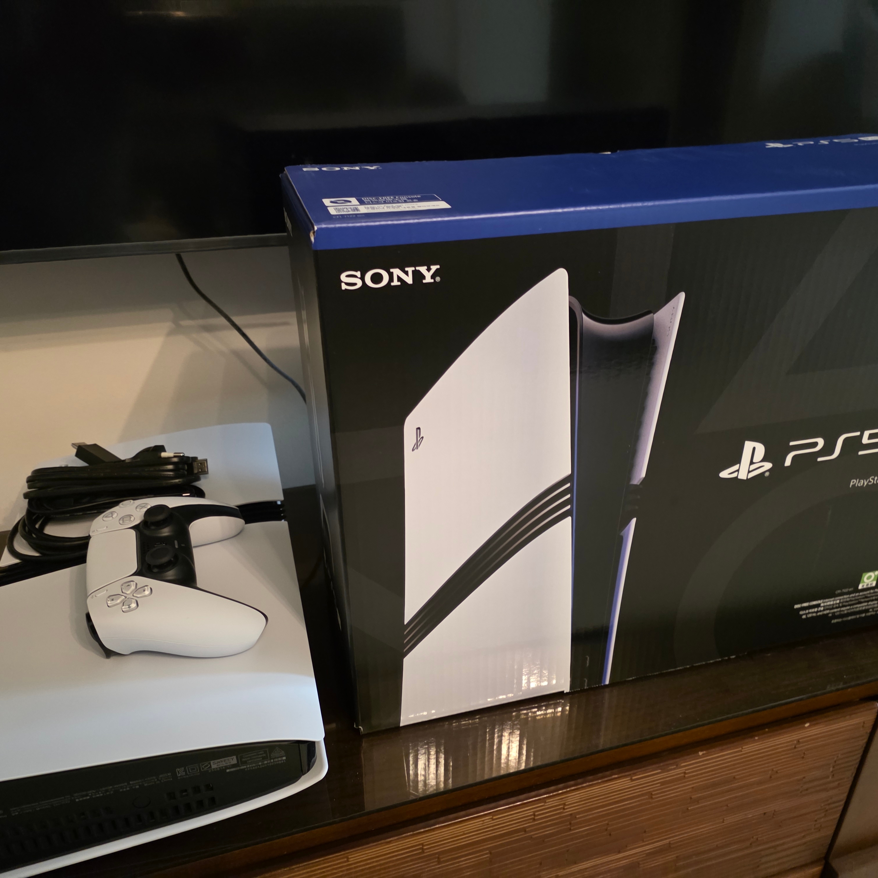 [7% 적립] PlayStation 5 Pro - 2TB 착용 스타일 - 1