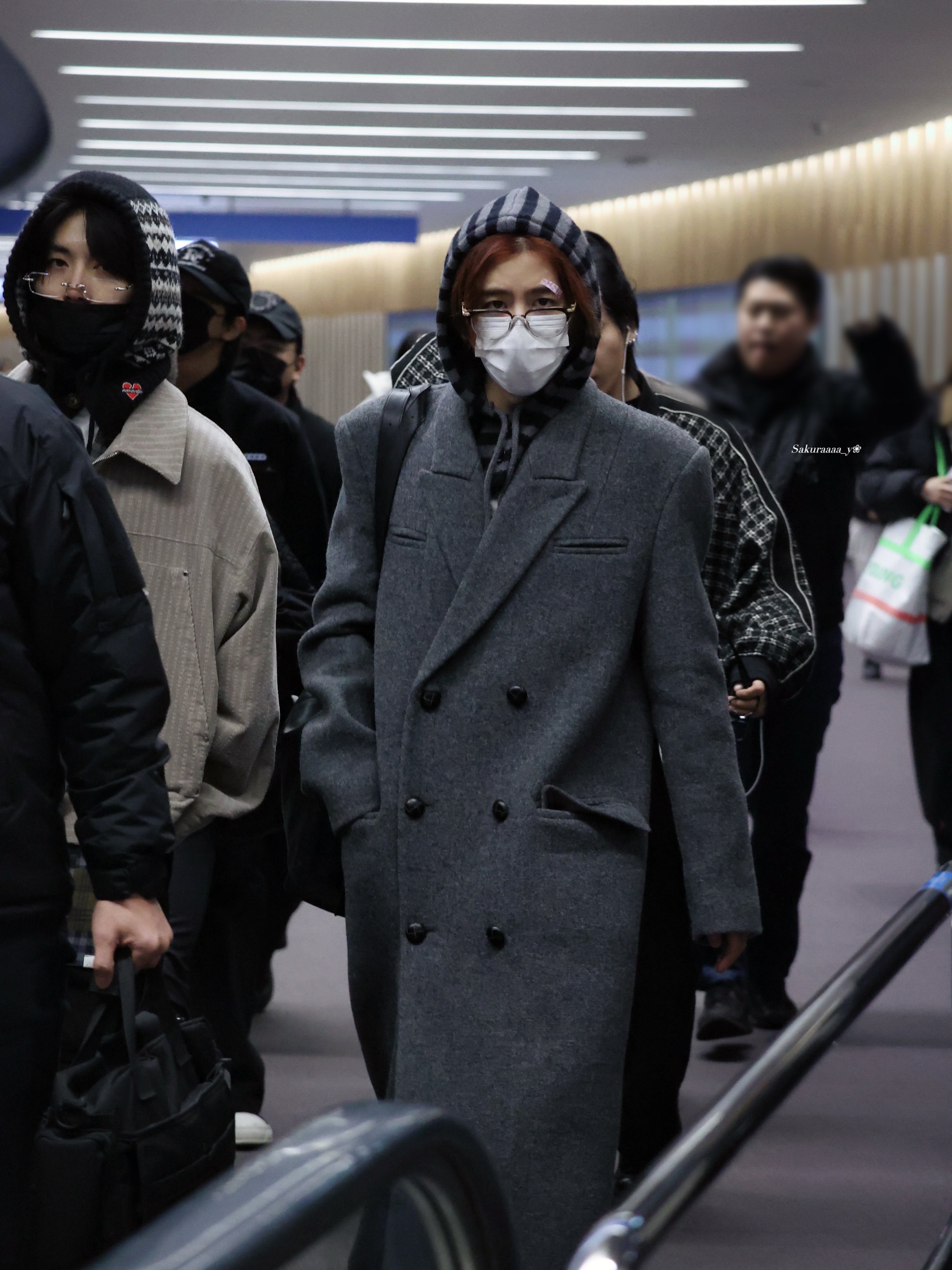 Undermycar 25FW Slim Fit Tailored Double Coat Gray, Undermycar 25FW Slim Fit Tailored Double Coat Dark Brown 착용 스타일 - 1