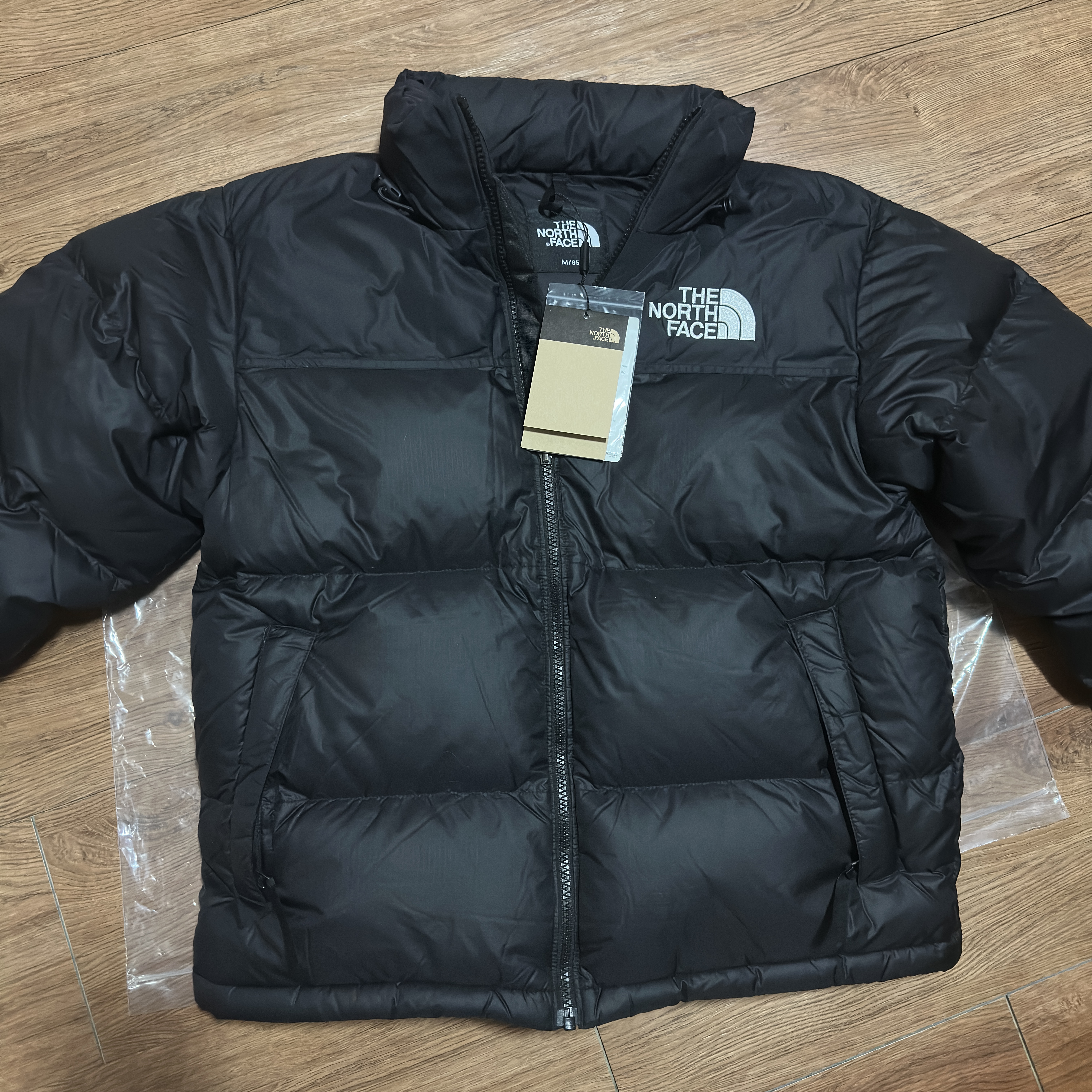The North Face 1996 Eco Nuptse Jacket Black 착용 스타일 - 3