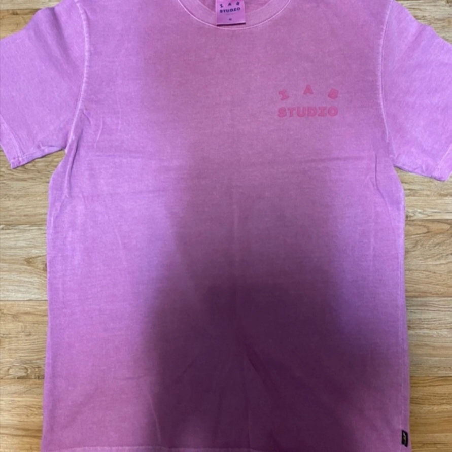 IAB Studio Pigment T-Shirt Magenta 착용 스타일