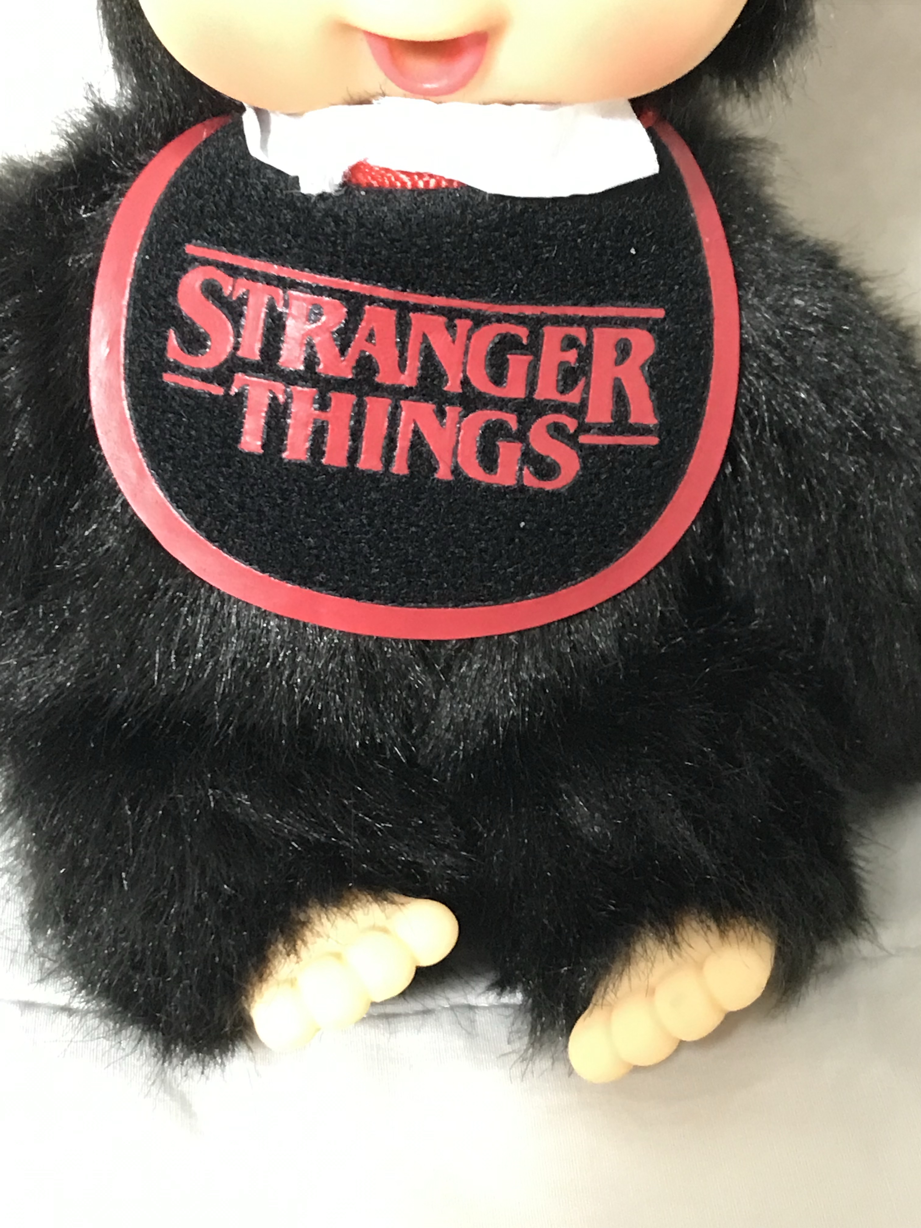 Monchhichi x Strange Things Key Chain Black Red 착용 스타일 - 2