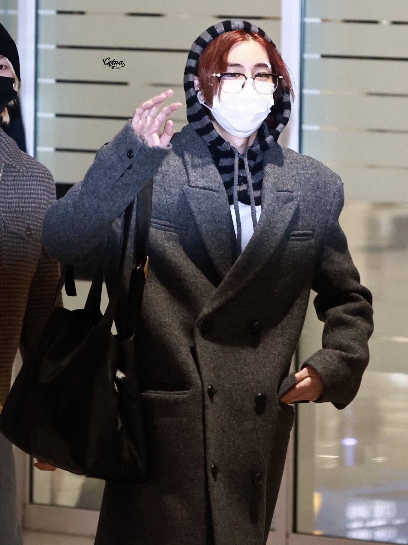 Undermycar 25FW Slim Fit Tailored Double Coat Gray, Undermycar 25FW Slim Fit Tailored Double Coat Dark Brown 착용 스타일 - 3