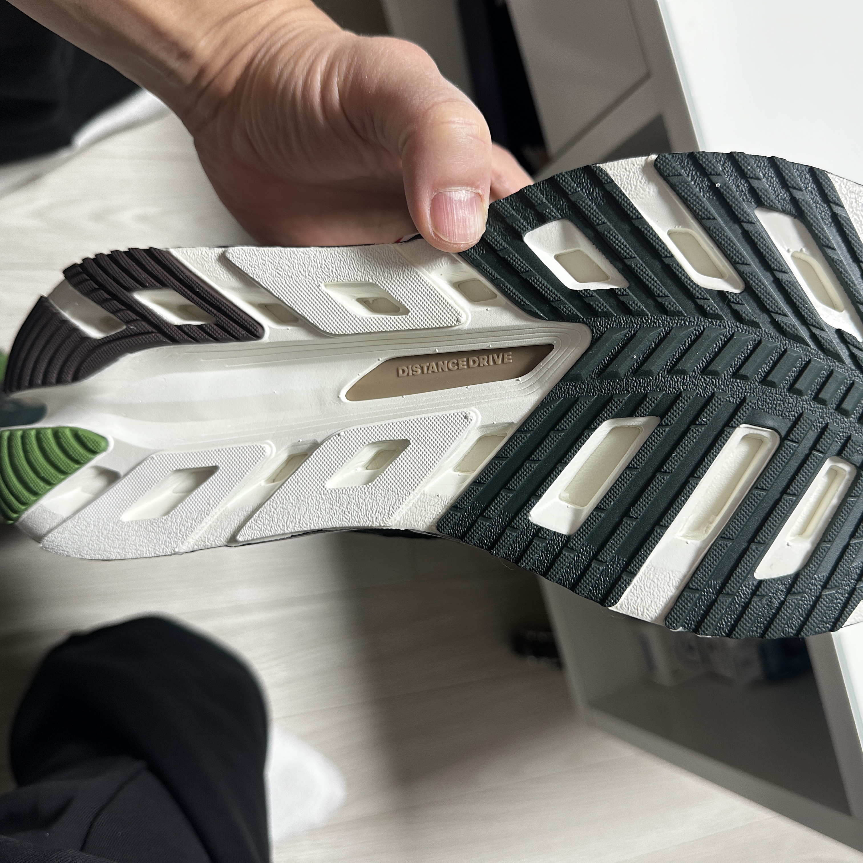 Adidas x BAPE Adistar Hrmy Hemp Iron Metallic 착용 스타일 - 4