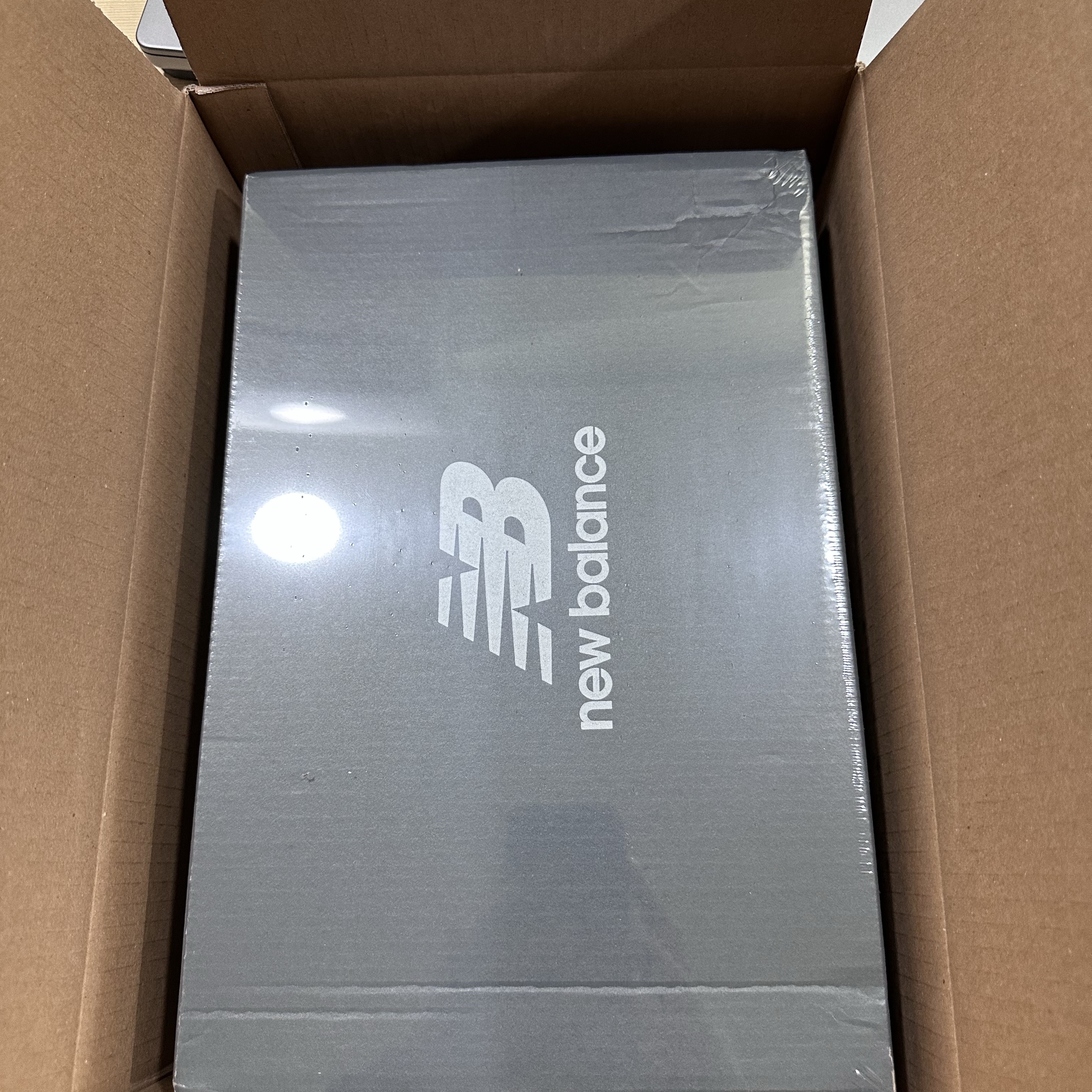 New Balance 2002R Grey, New Balance 2002R Premium Vintage Grey 착용 스타일 - 1