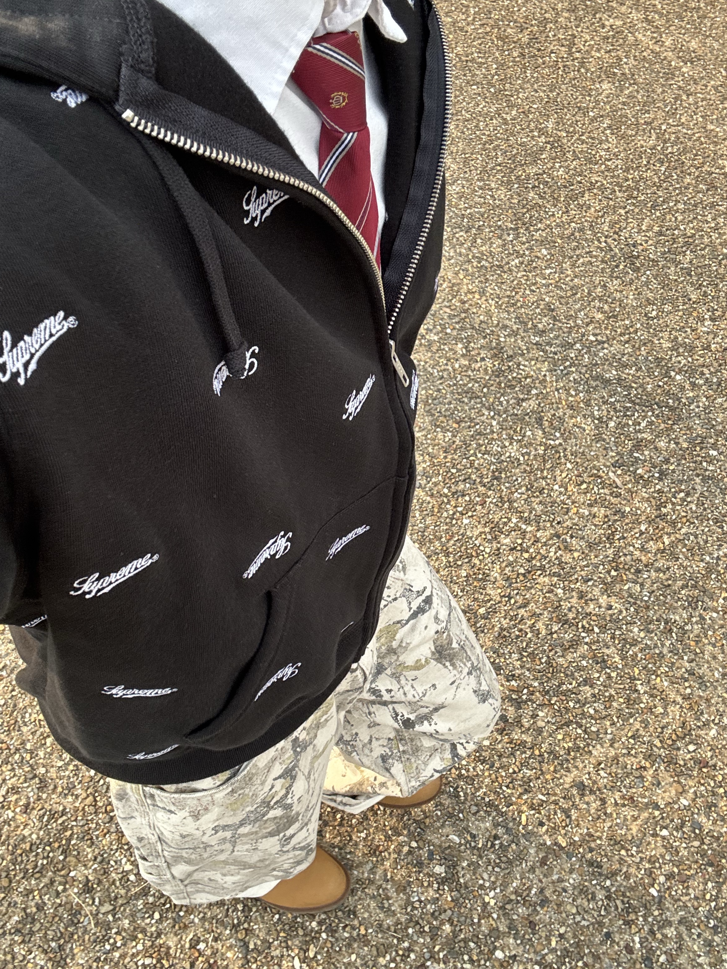 Supreme Repeat Script Zip Up Hooded Sweatshirt Black - 25FW 착용 스타일 - 1