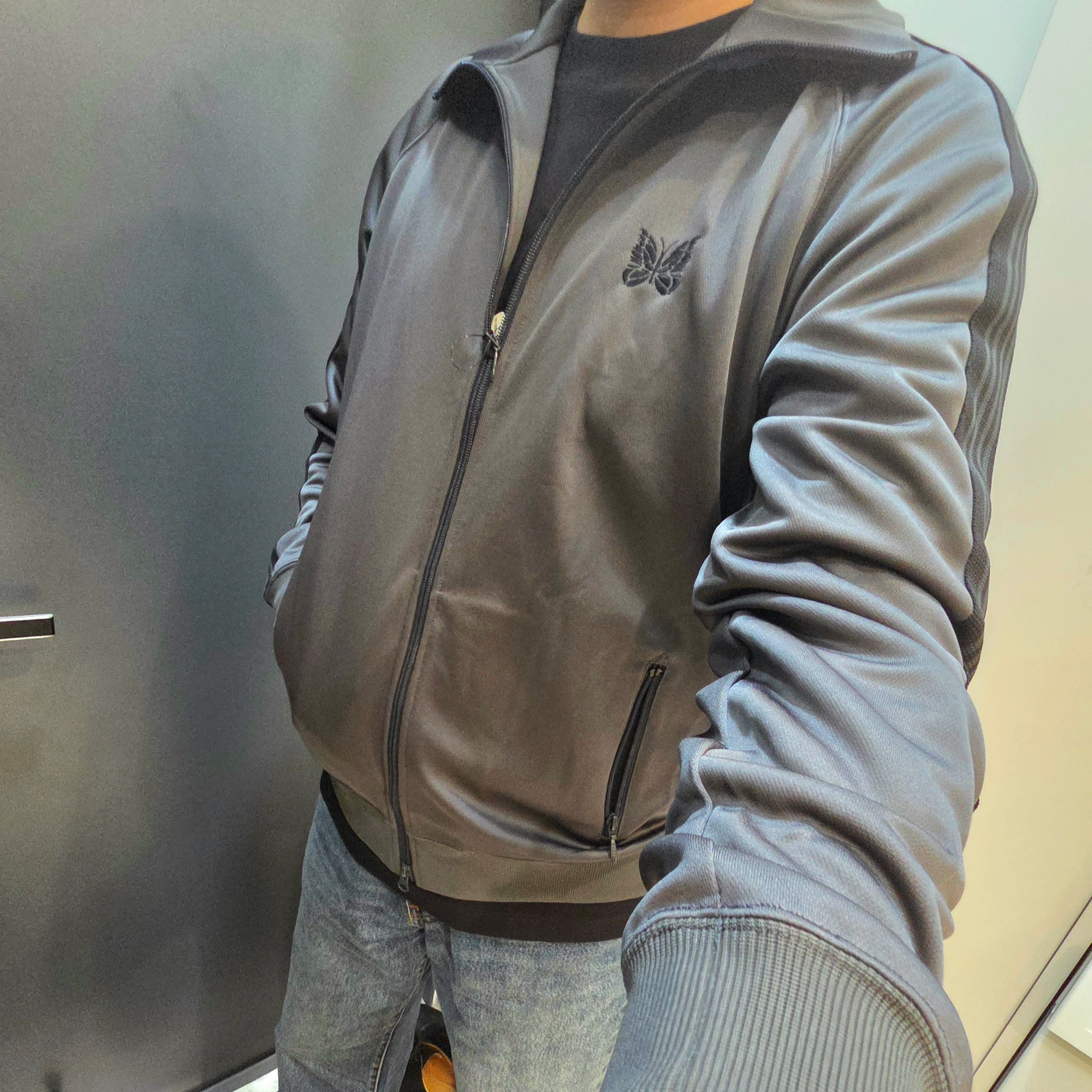 Needles Track Jacket Poly Smooth Charcoal, Levi's 568 Loose Straight Jeans Medium Indigo 착용 스타일 - 2