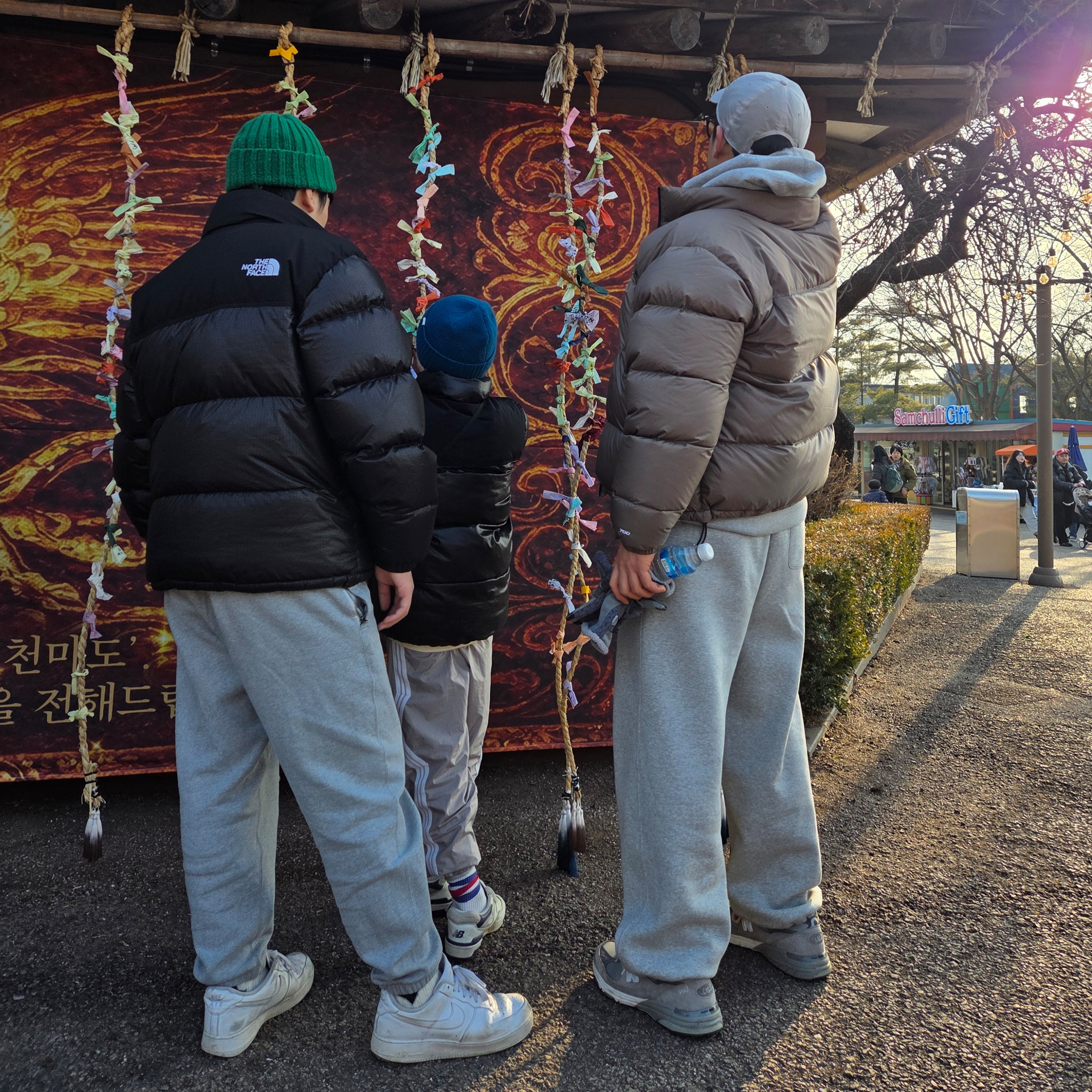 The North Face 1996 Retro Nuptse Jacket Falcon Brown 착용 스타일