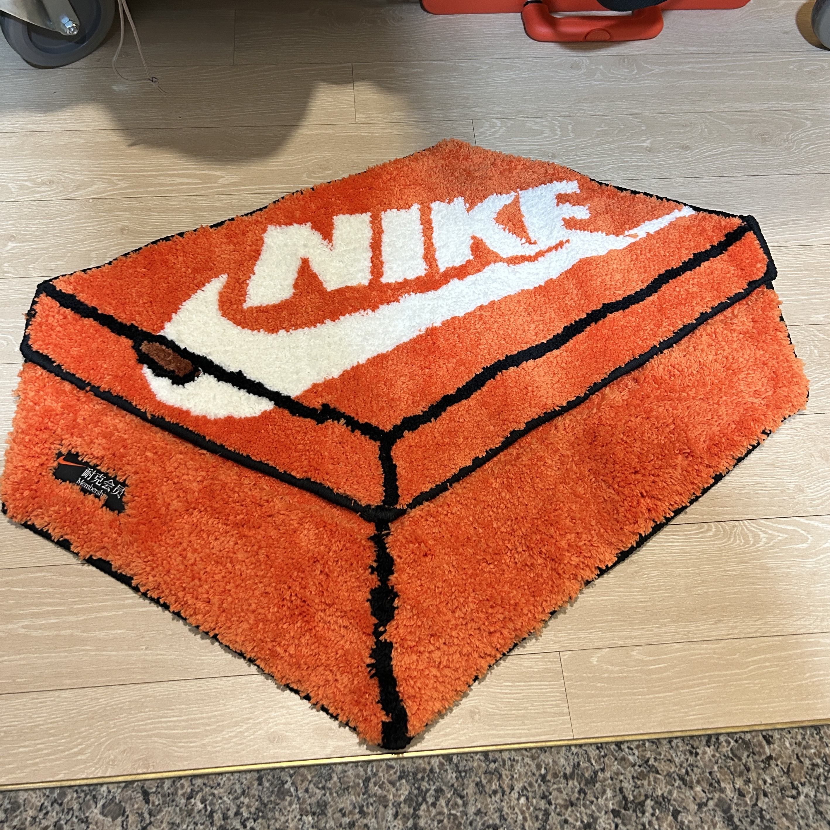 Nike Box Rugmat Orange 착용 스타일