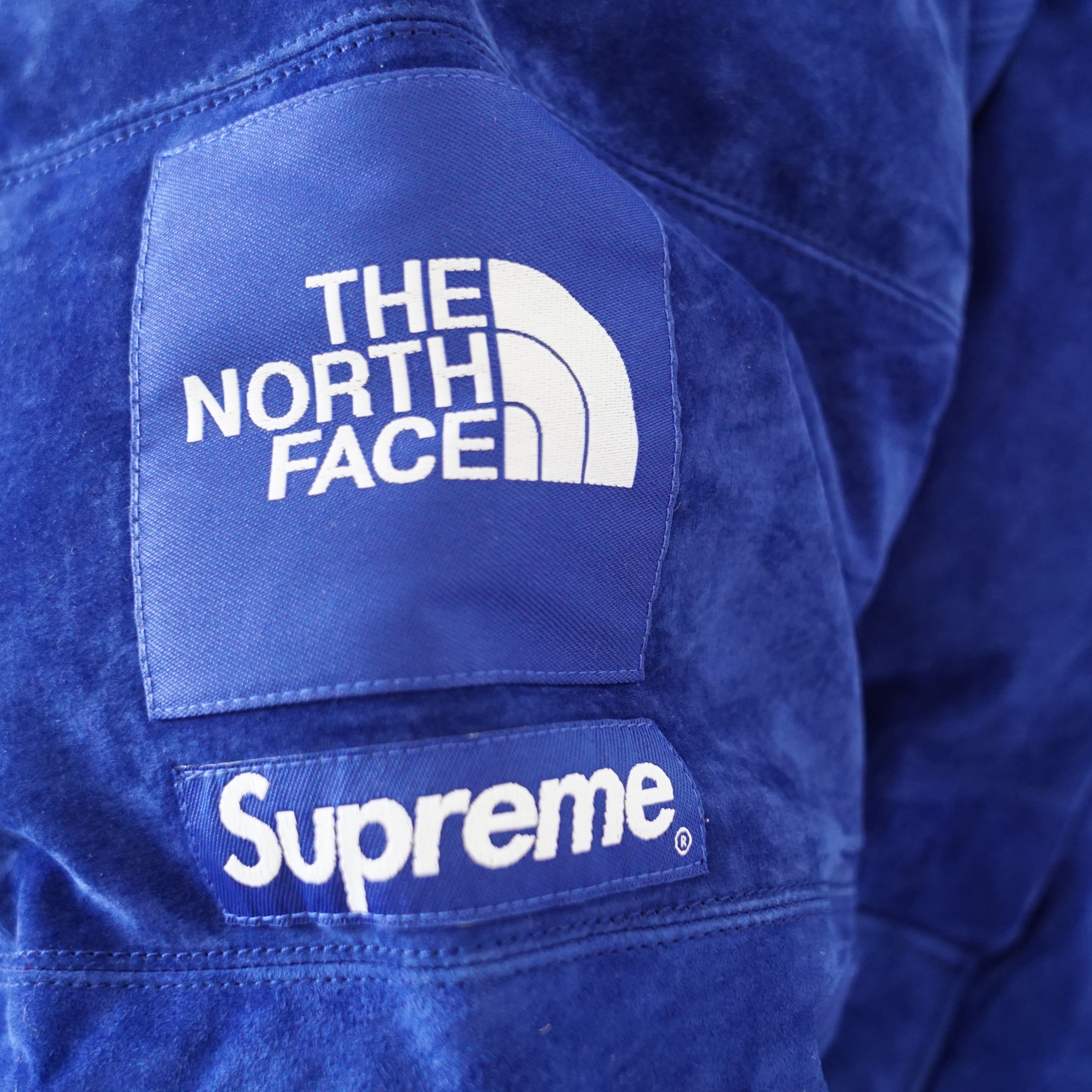 Supreme x The North Face Suede Nuptse Jacket Blue - 23FW 착용 스타일 - 3