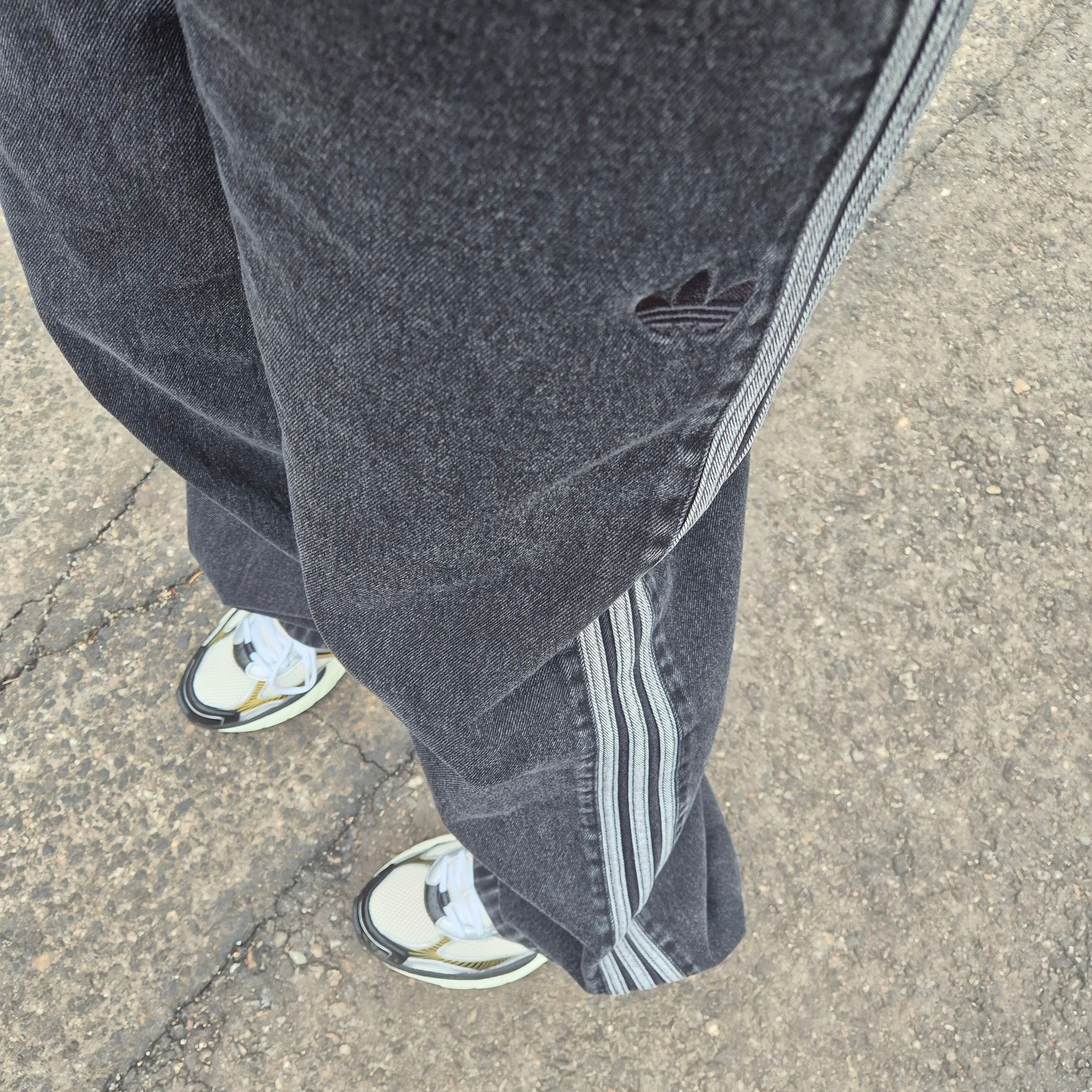 Adidas Adicolor Denim Firebird Pants True Black Denim - KR Sizing 착용 스타일