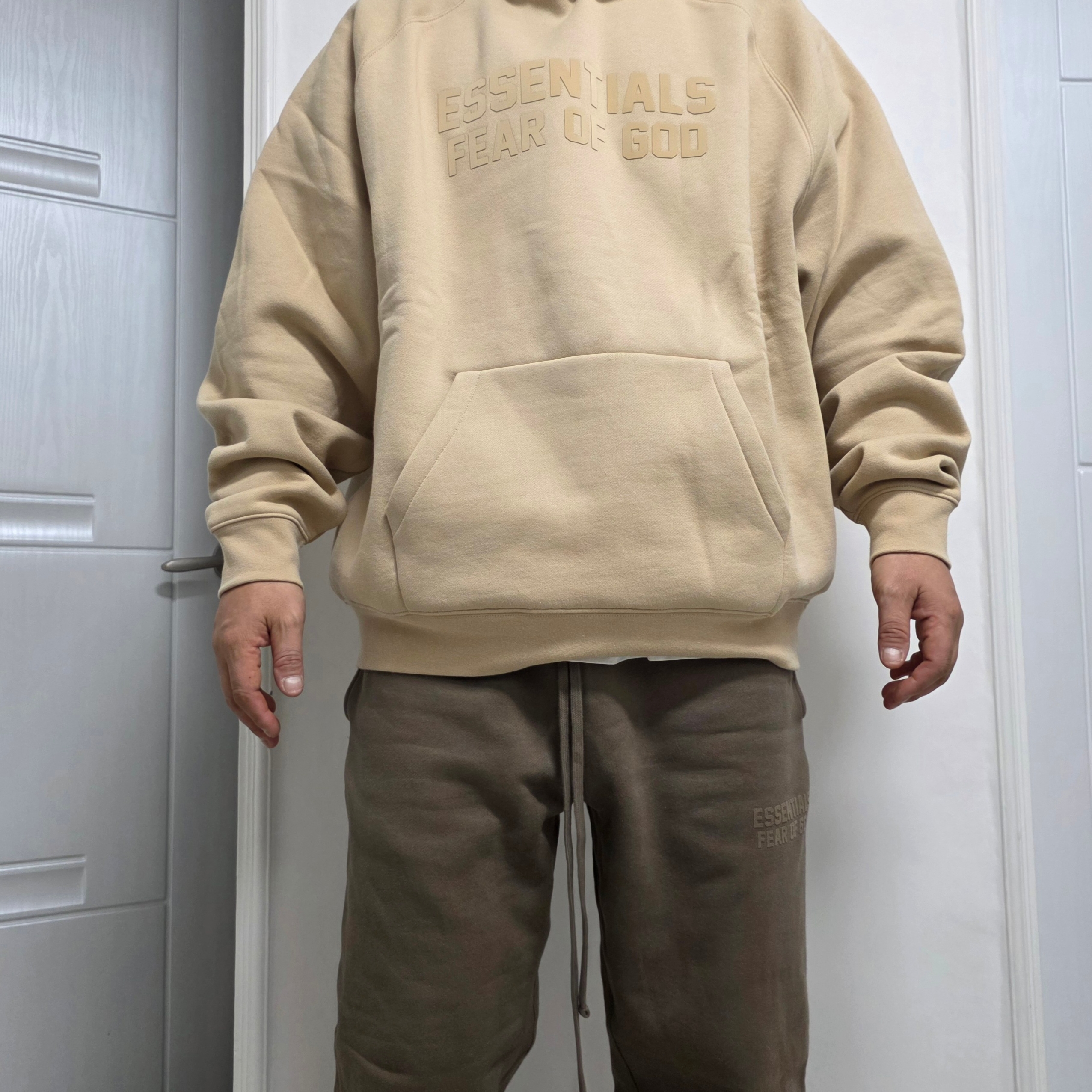Essentials Hoodie Sand - 23SS 착용 스타일 - 2