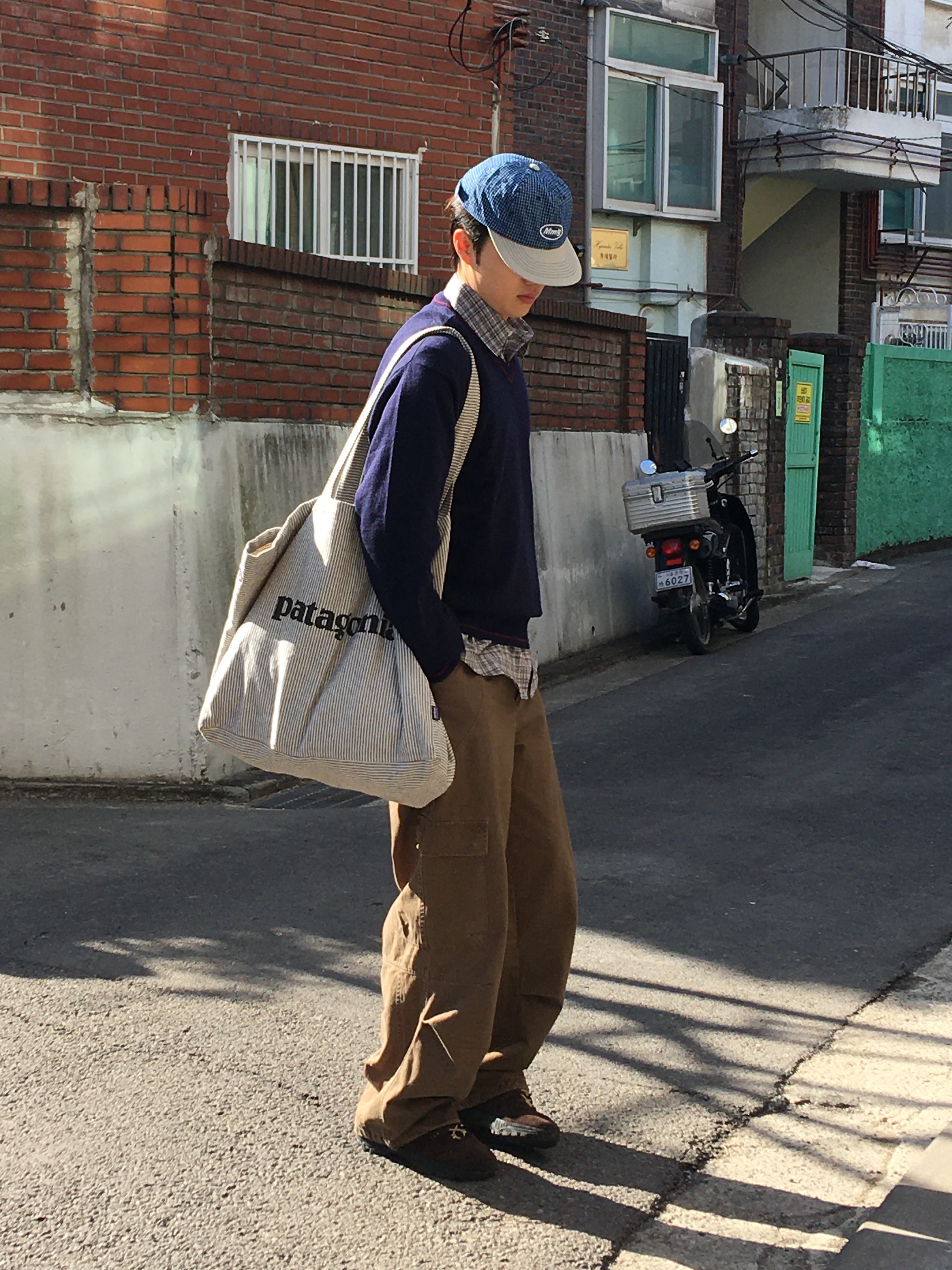Patagonia Recycled Market Tote Bag Fitz Roy Icon Farrier Stripe Forge Grey, [6% 적립] NegativeThree Moley Tracking Sneakers Nut Brown 착용 스타일