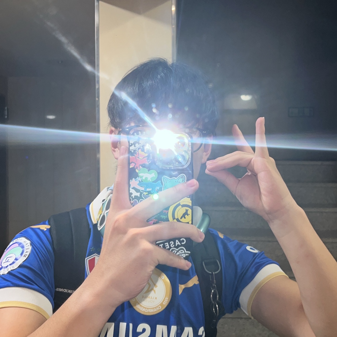 Casetify x Maison Kitsune iPhone Stickers Magsafe Mirror Case Black, Puma Suwon Samsung 2024 Home Jersey Marking Suwon Blue (Non Marking Ver.) 착용 스타일 - 2