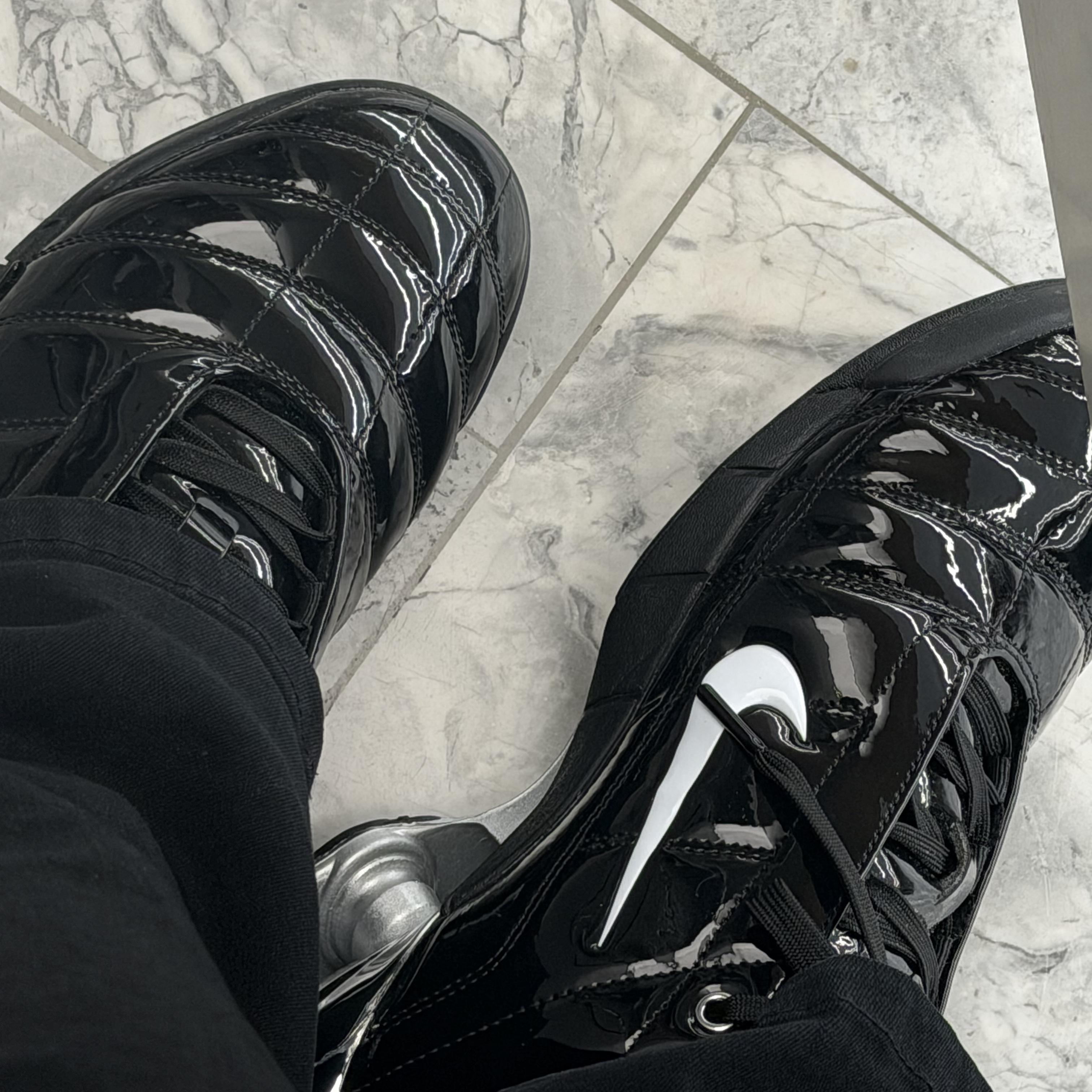 (W) Nike x Maha Amsterdam Total 90 Shox Magia Black and Metallic Silver 착용 스타일