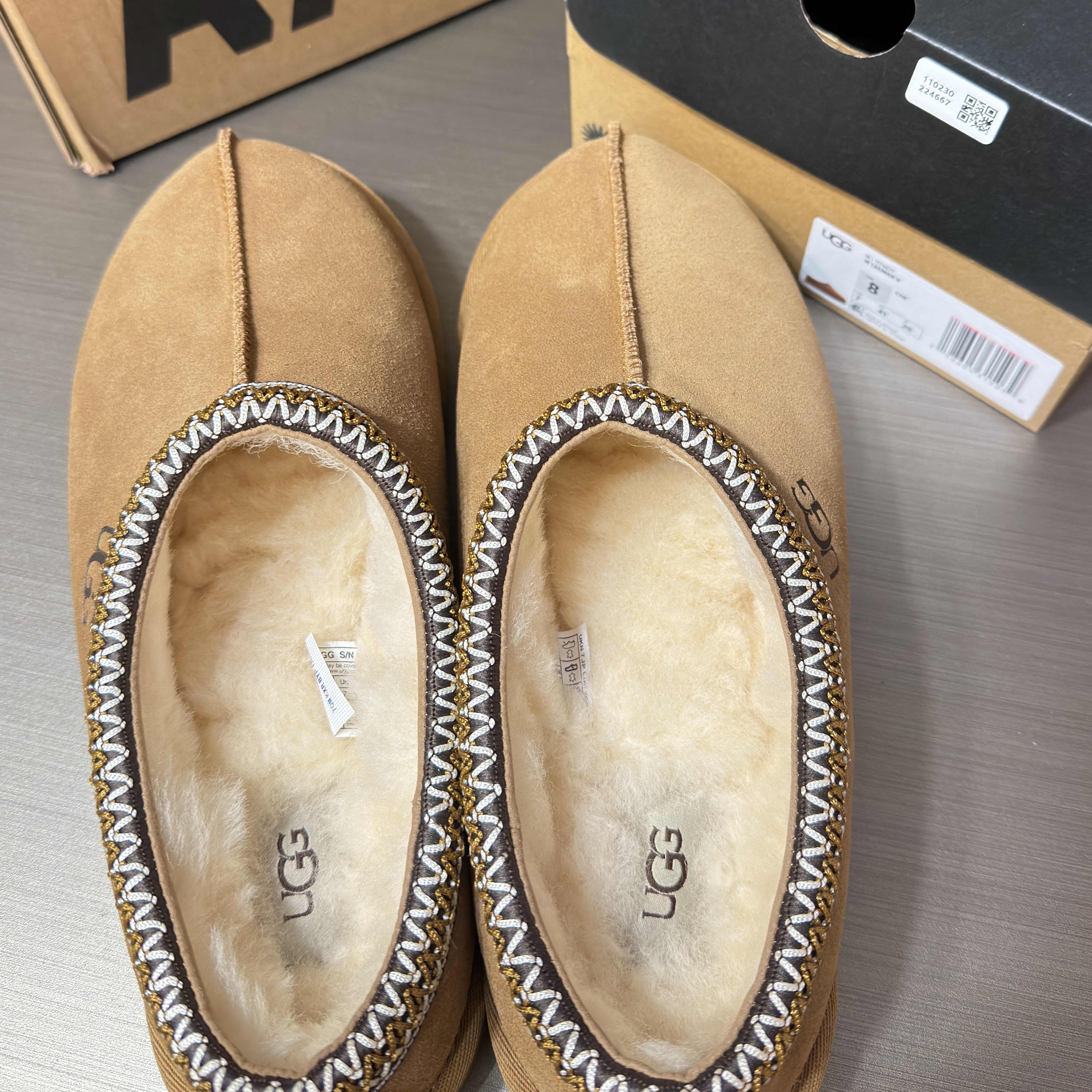 UGG Tasman II Slipper Chestnut 착용 스타일
