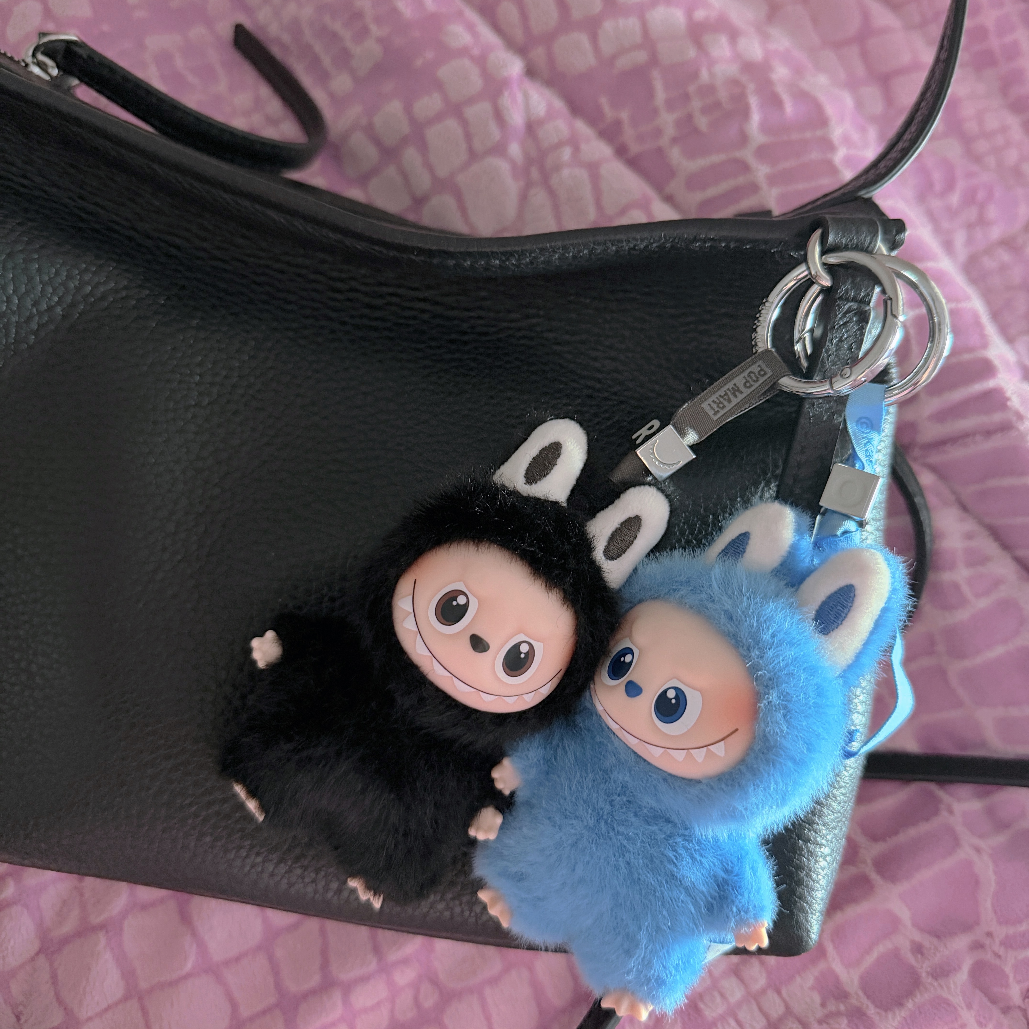 Pop Mart Labubu The Monsters Pin For Love Series Vinyl Plush Pendant (N-Z) R (Opened Case), Pop Mart Labubu The Monsters Pin For Love Series Vinyl Plush Pendant (N-Z) O (Opened Case) 착용 스타일