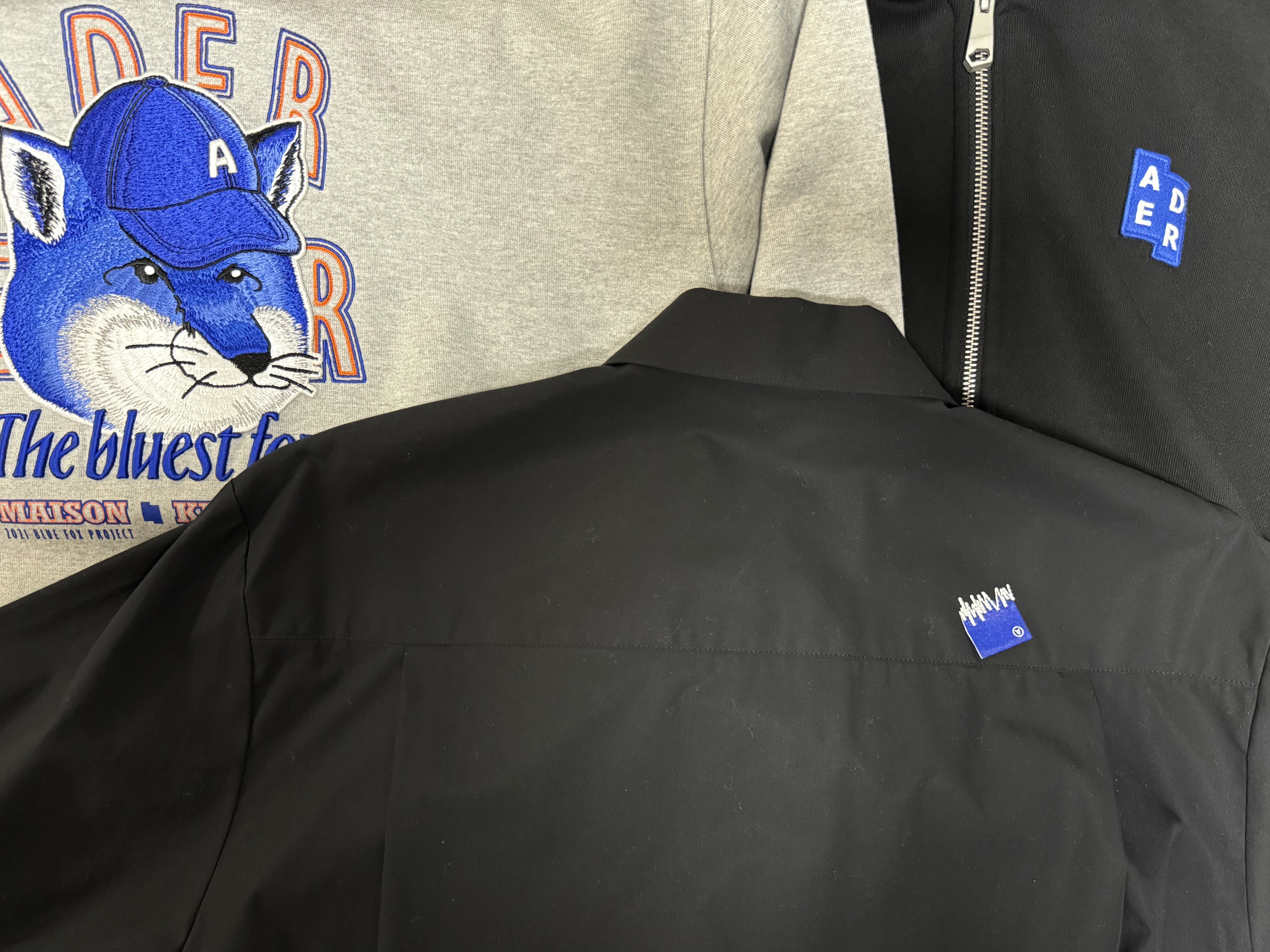 Maison Kitsune x Ader Error The Bluest Fox Sweatshirt Grey, Ader Error Sig; TRS/BL Tag Hoodie Zip-Up 02 Black 착용 스타일