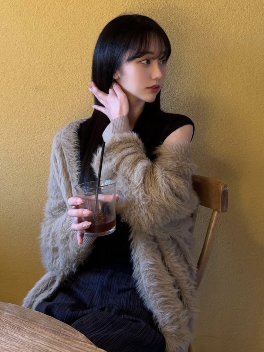 PHOS333 Hairy Cardigan Beige, PHOS333 Hairy Cardigan Blue Grey 착용 스타일 - 5