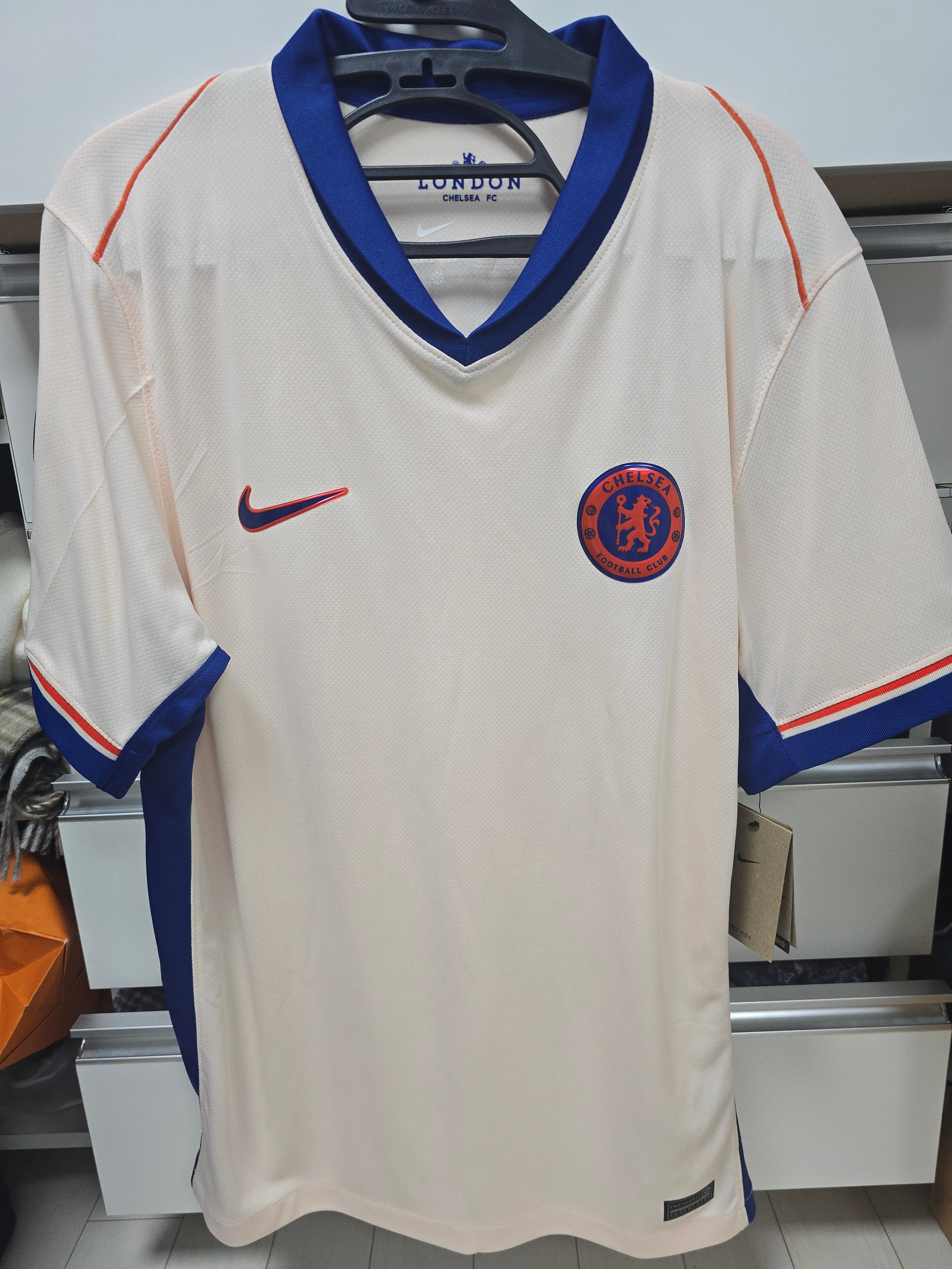 Nike Chelsea FC 2024/25 Stadium Away Jersey Guava Ice Team Orange (Non Marking Ver.) 착용 스타일