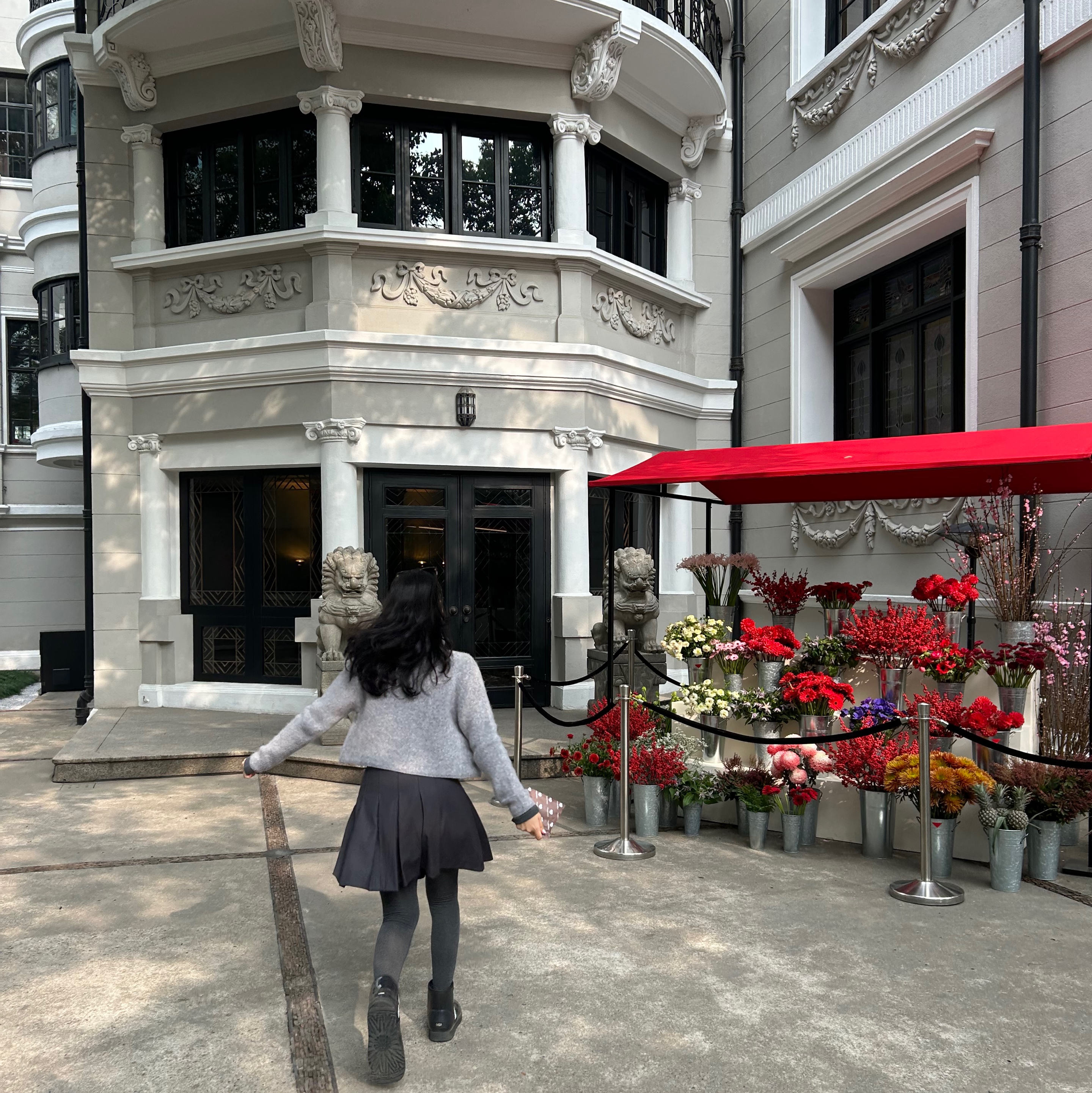 (W) UGG Classic Clear Mini Boots Black 착용 스타일 - 2