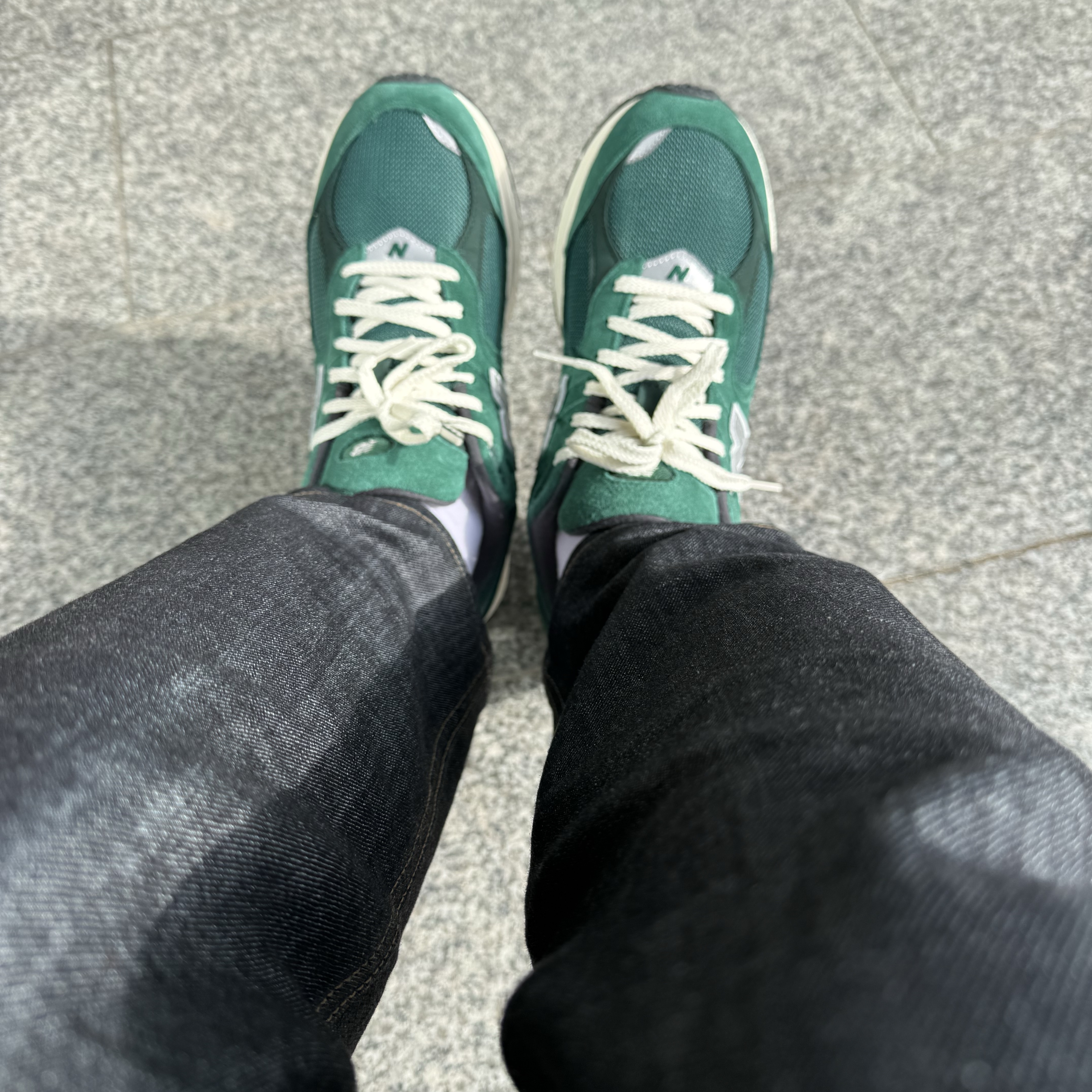 New Balance 2002R Nightwatch Green, The North Face 1996 Retro Nuptse Vest Black 착용 스타일