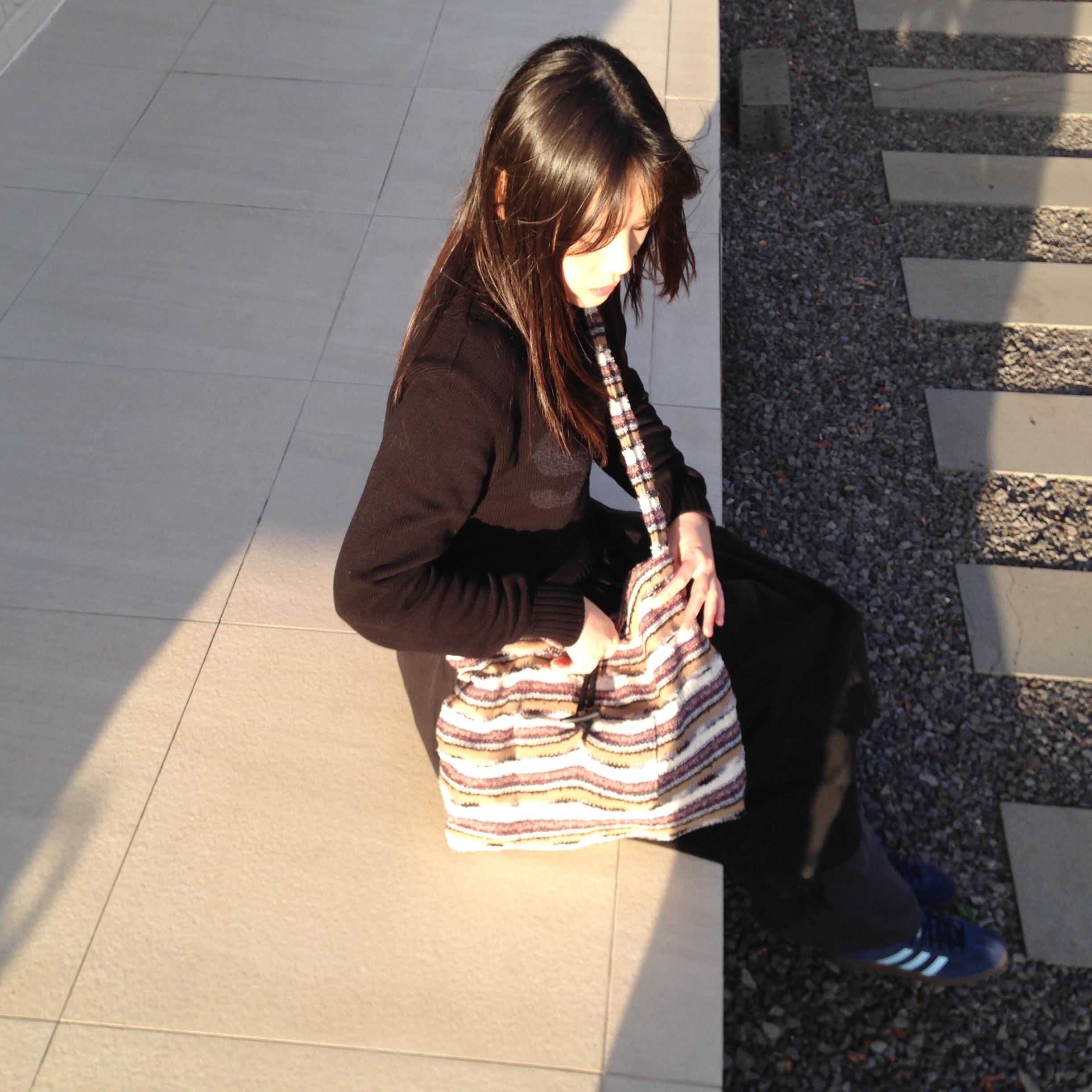 COYSEIO Knit Cross Bag Multi, Adidas Spezial Handball Collegiate Navy 착용 스타일 - 3