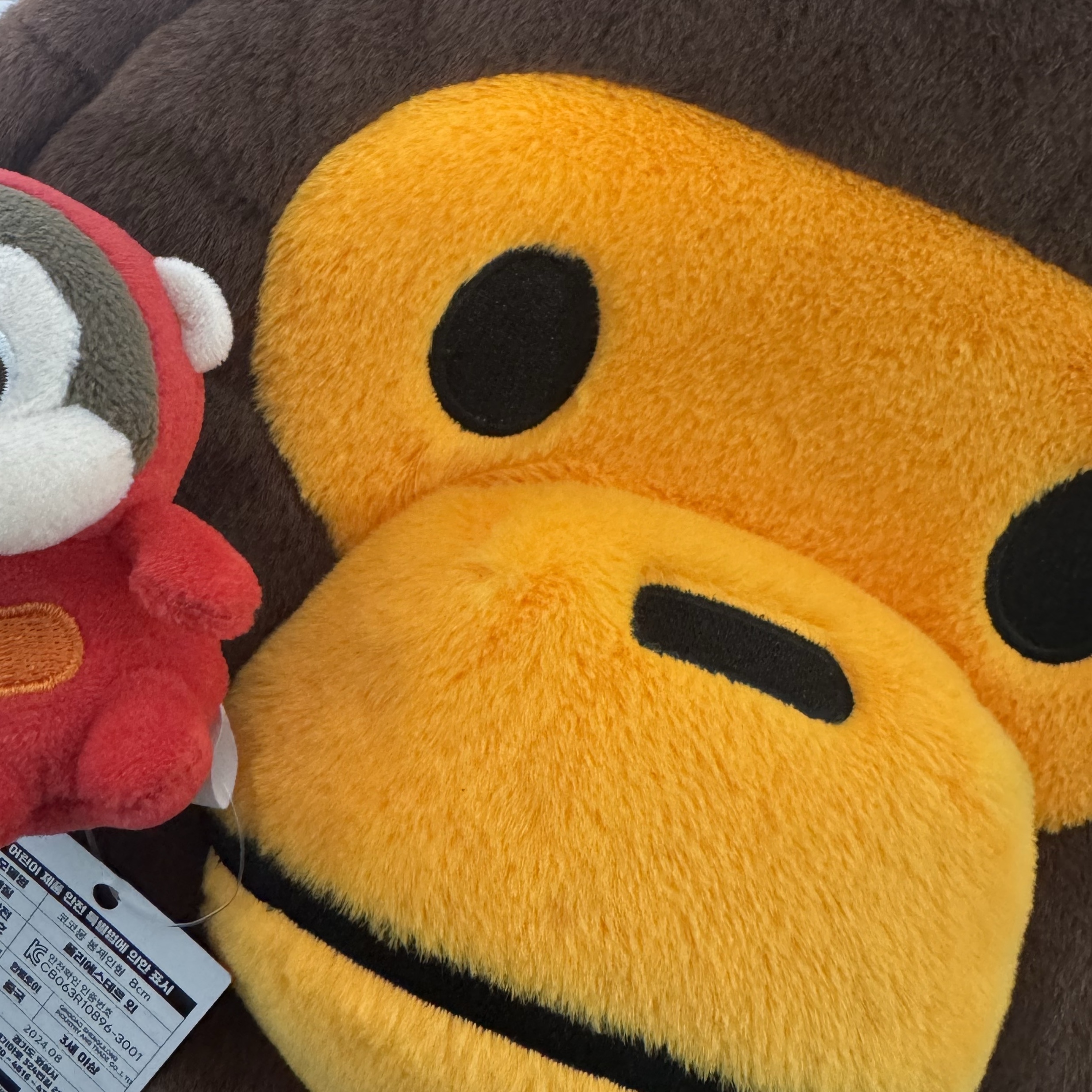 BAPE Baby Milo Plush Backpack Brown 착용 스타일