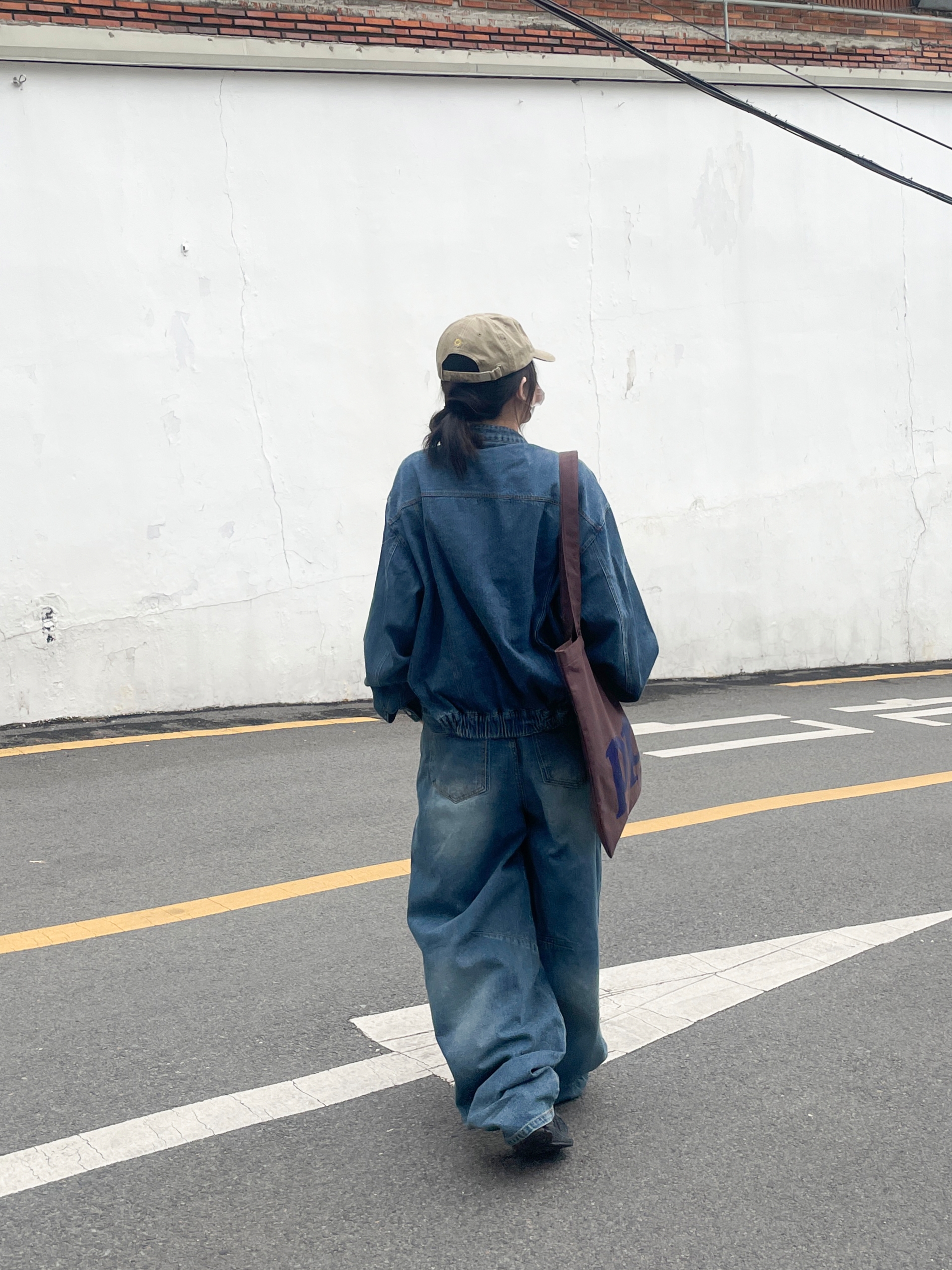 Adidas Orketro Bright Blue Carbon Black, Hello Sunrise Washed OG Logo Ball Cap Camel Brown 착용 스타일 - 4