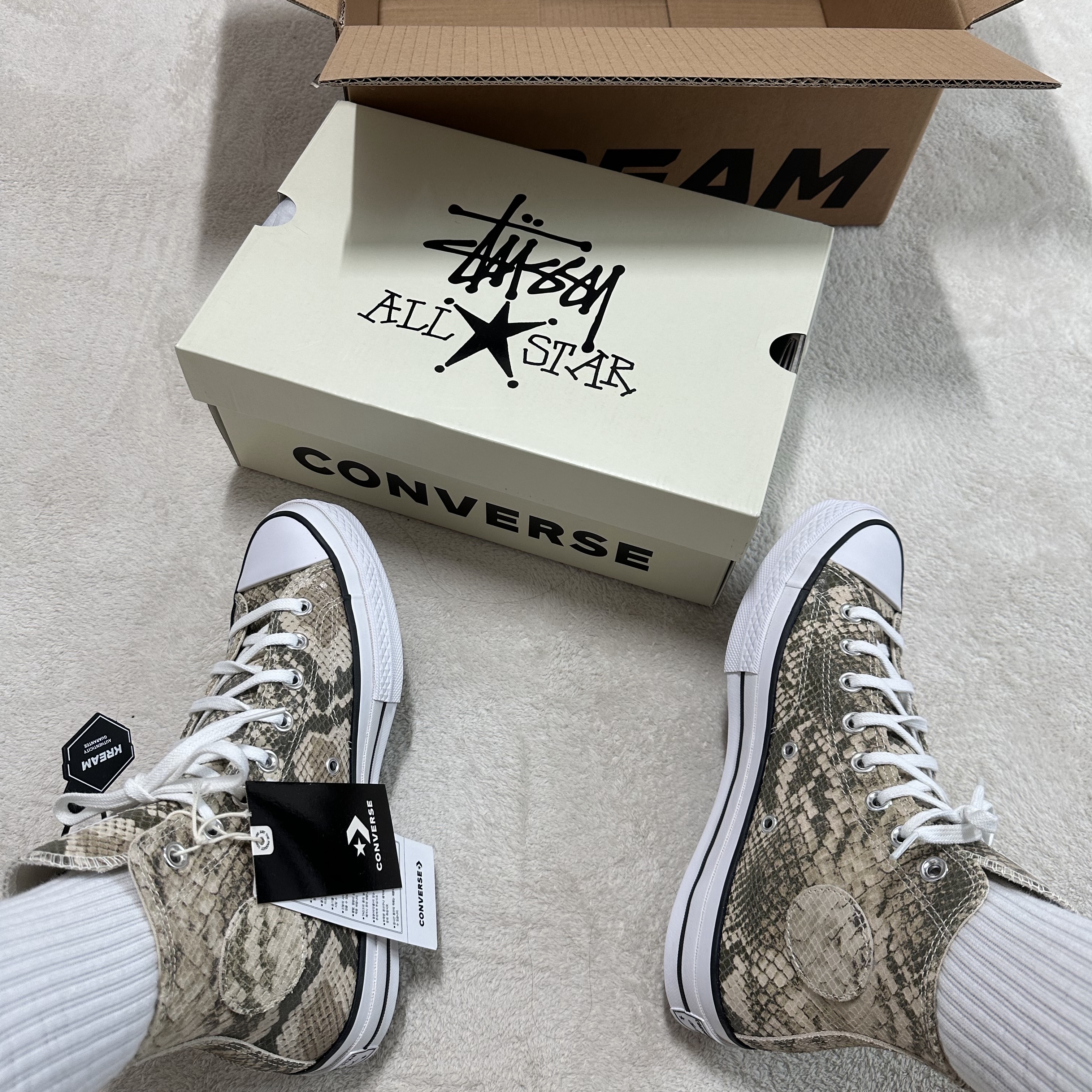 Converse x Stussy Chuck 70 High Leather Snakeskin 착용 스타일 - 5