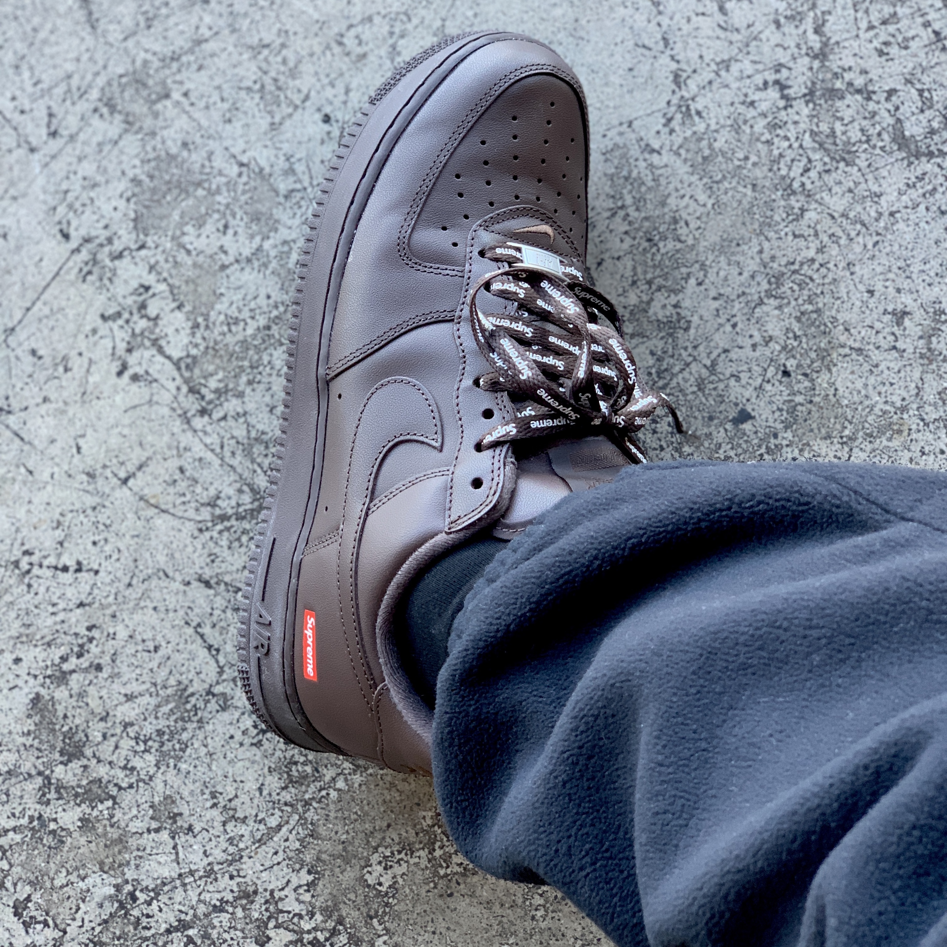 Nike x Supreme Air Force 1 Low Baroque Brown 착용 스타일