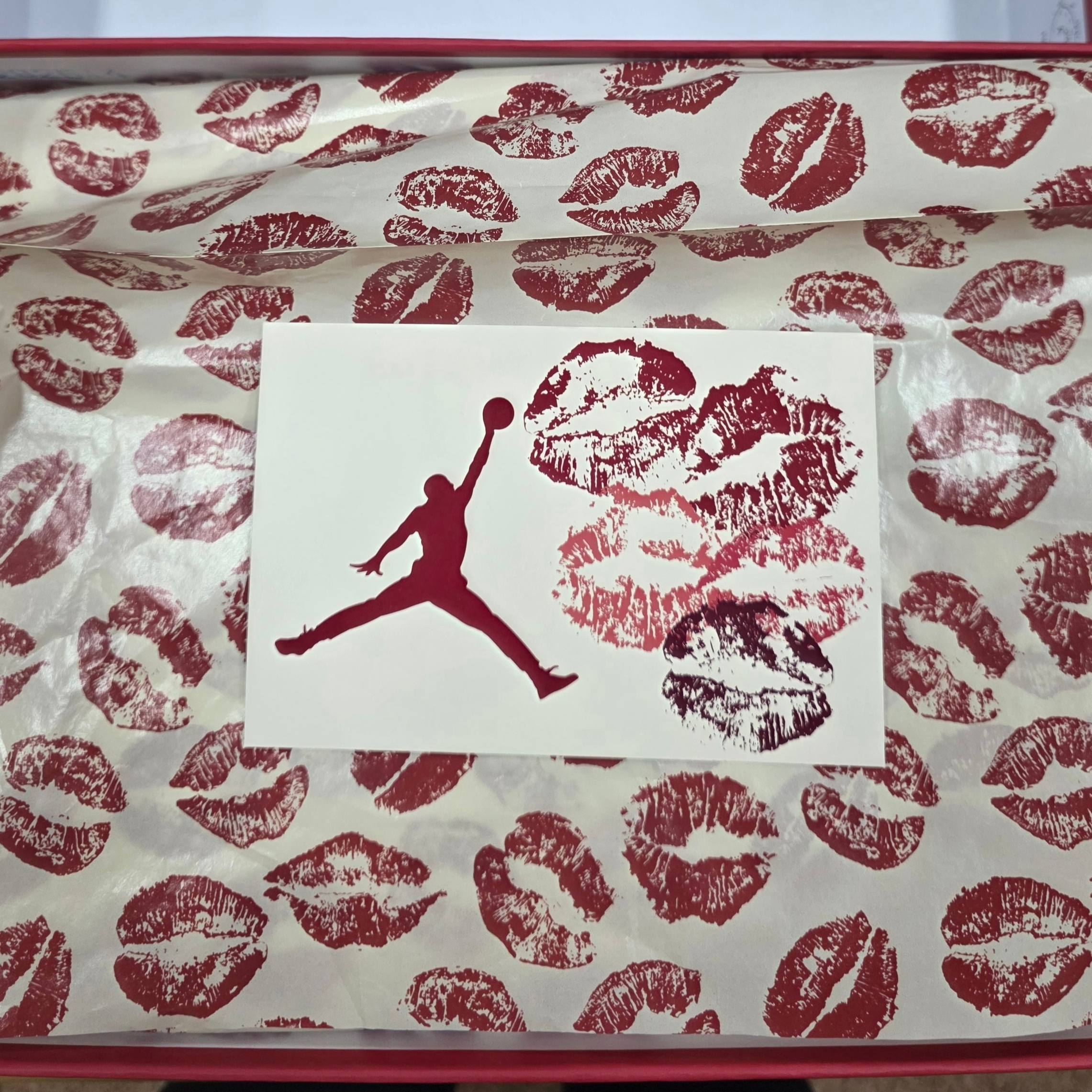 (W) Jordan 4 Retro Valentine's Day Pale Ivory Sierra Red 착용 스타일 - 1
