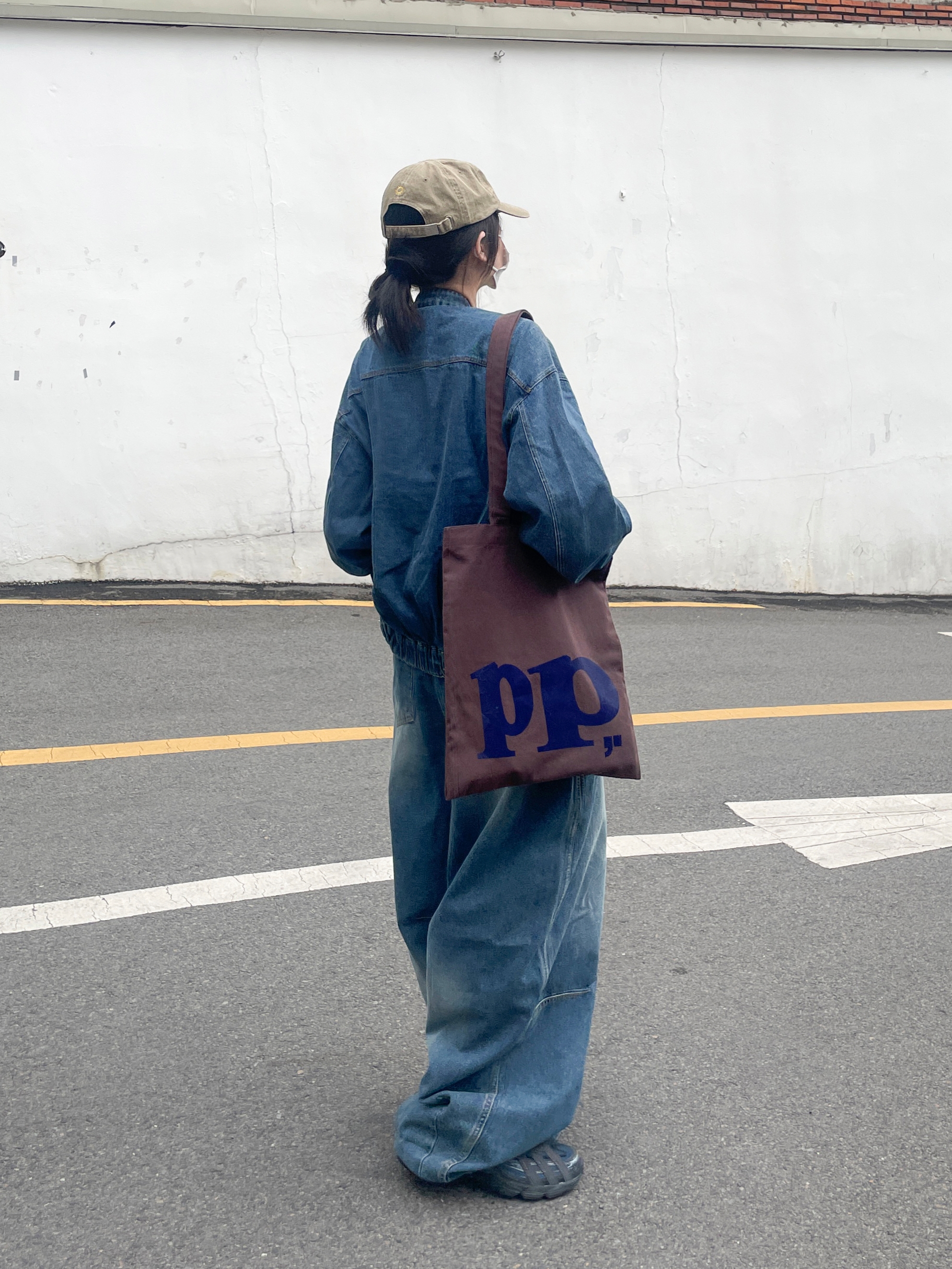 Adidas Orketro Bright Blue Carbon Black, Hello Sunrise Washed OG Logo Ball Cap Camel Brown 착용 스타일 - 3