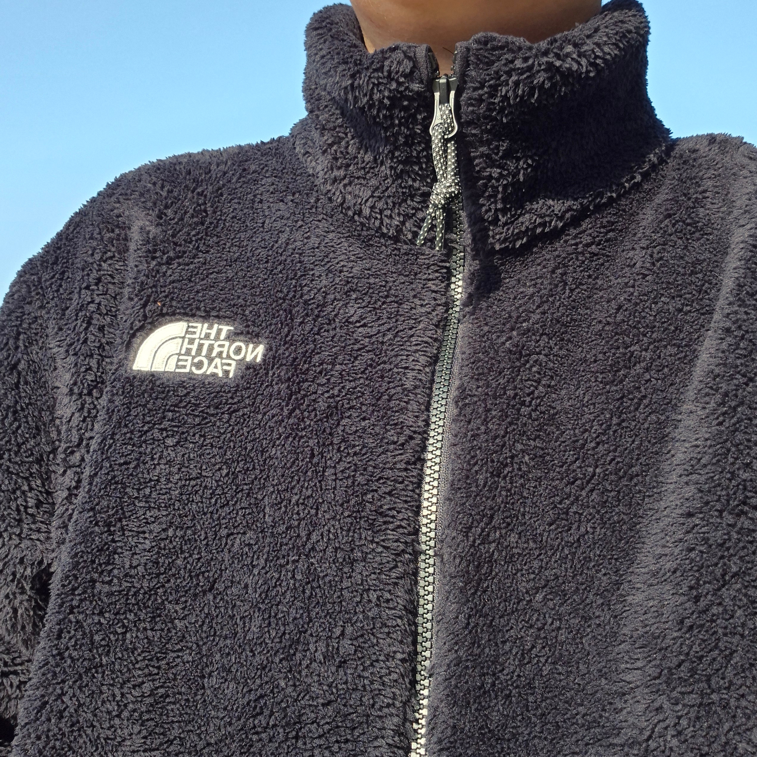 The North Face Comfy Alpha Fleece Zip Up Black 착용 스타일