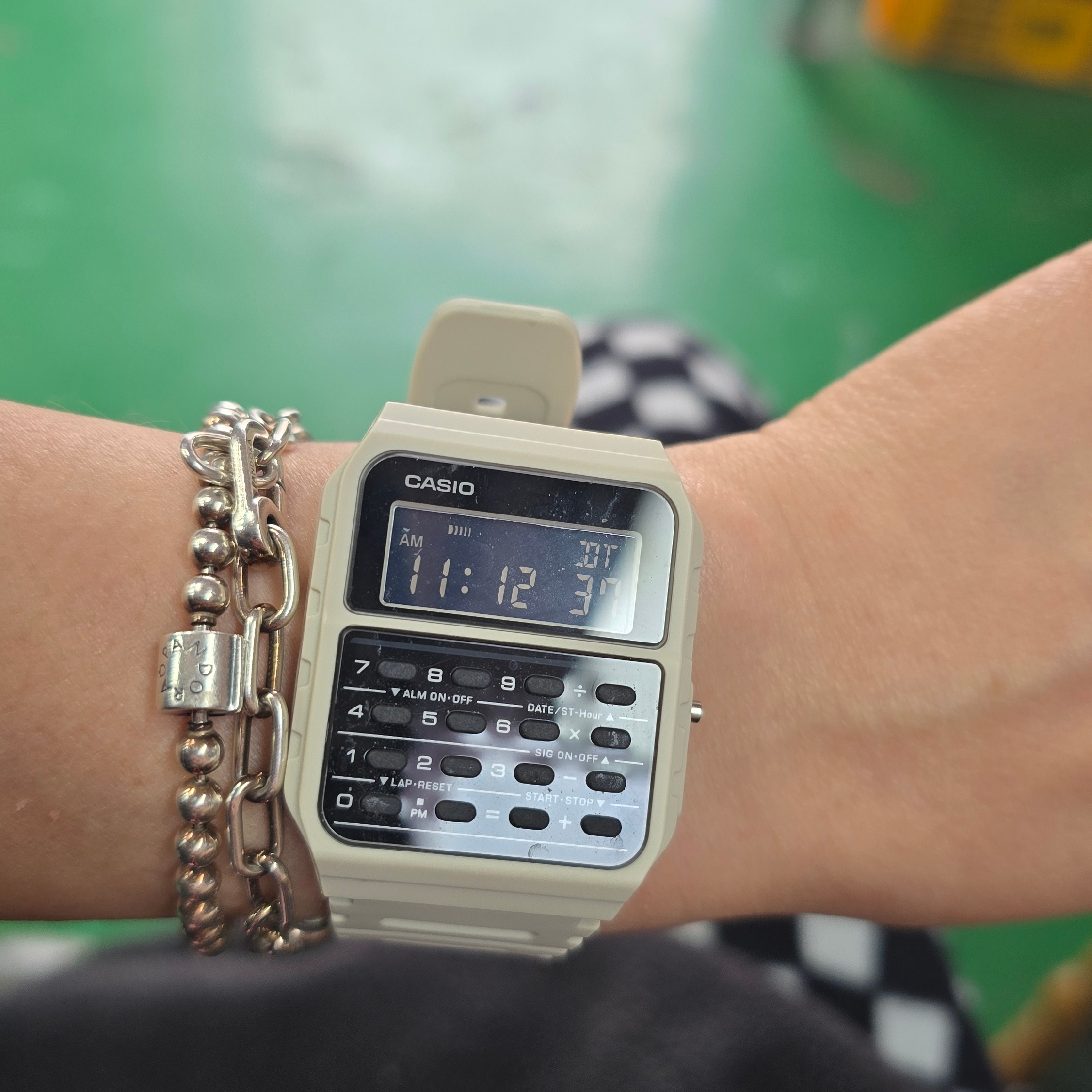 Casio CA-53WF-8B 착용 스타일 - 2