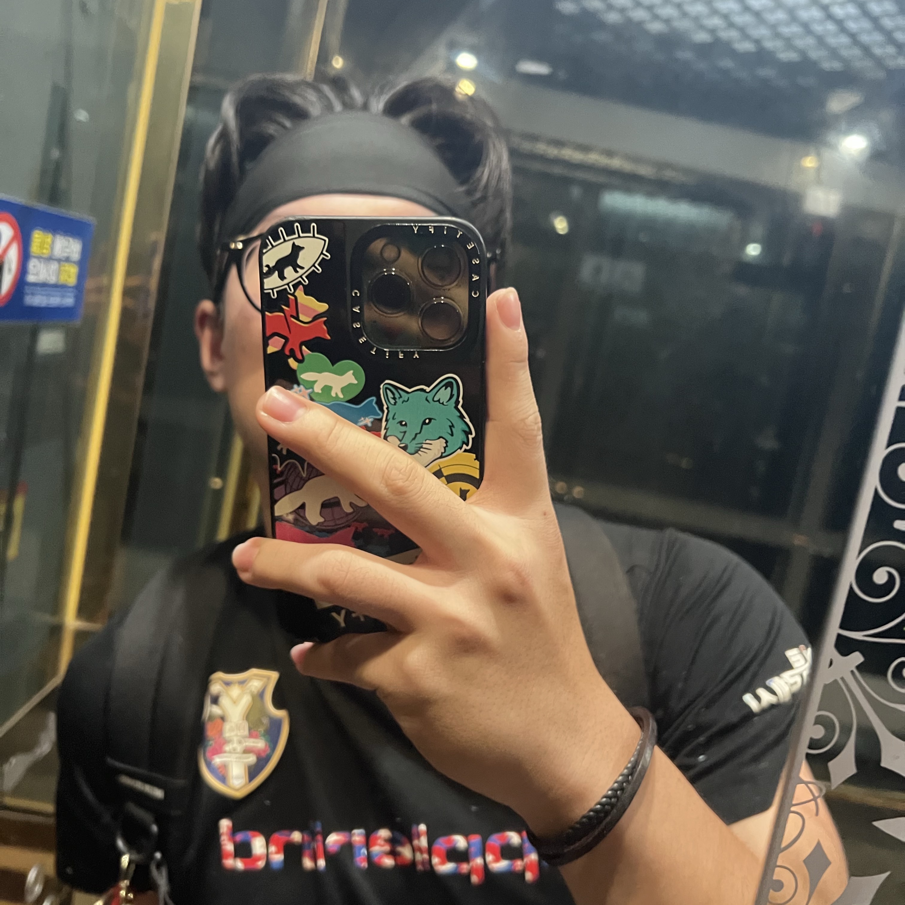 Casetify x Maison Kitsune iPhone Stickers Magsafe Mirror Case Black, Puma Suwon Samsung 2024 Home Jersey Marking Suwon Blue (Non Marking Ver.) 착용 스타일 - 3