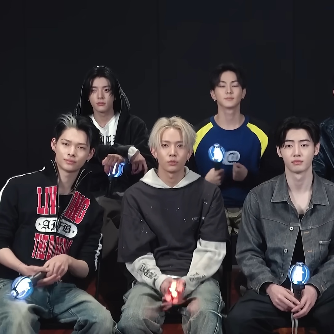 Covernat X Undermycar Waffle Layered Letter Graphic Long Sleeve 착용 스타일 - 1