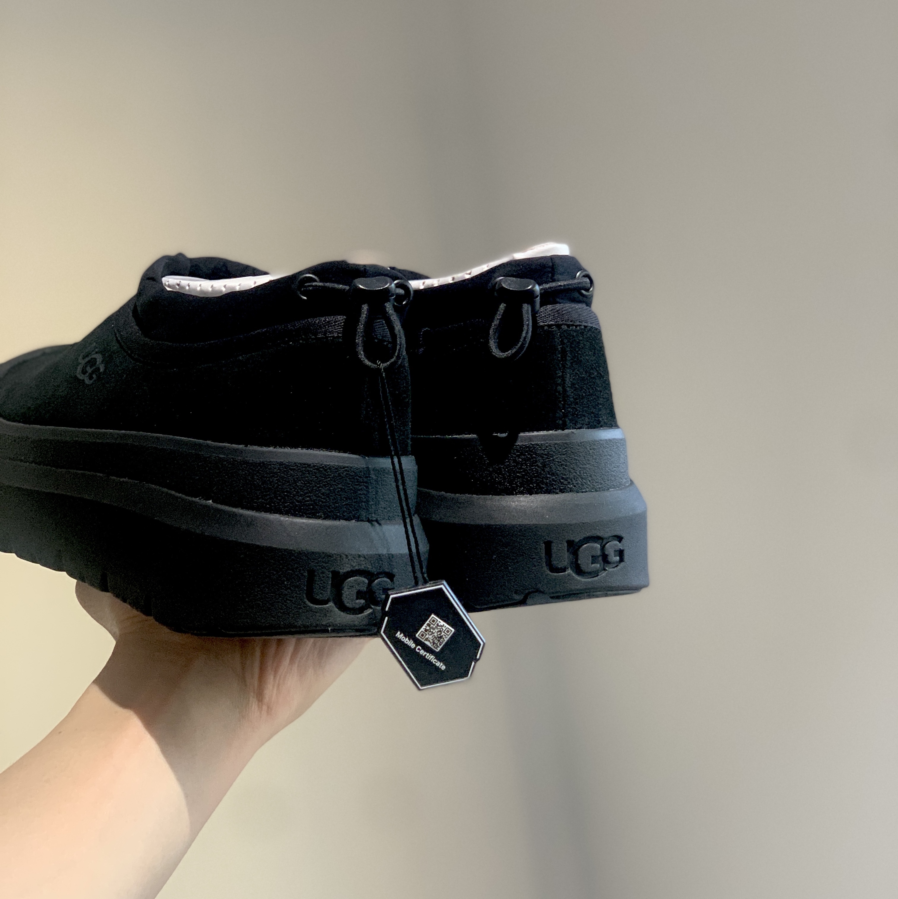 UGG Tasman Weather Hybrid Black 착용 스타일